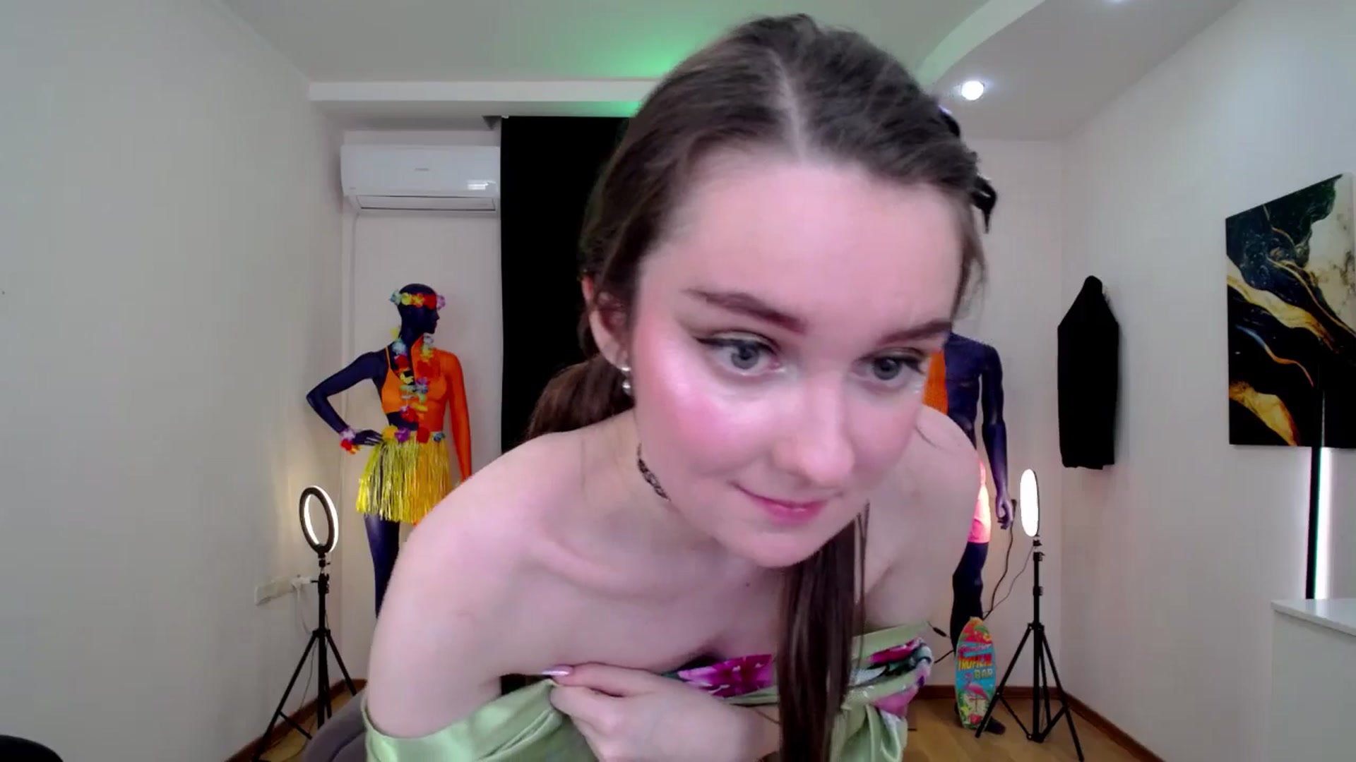 Gallery image thumbnail from Milim_Nava's myfreecams stream on, 10/24/2024, 14:13 image 12 of 20