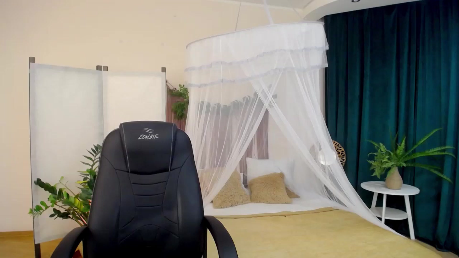 Gallery image thumbnail from Milim_Nava's myfreecams stream on, 11/21/2024, 09:49 image 1 of 20