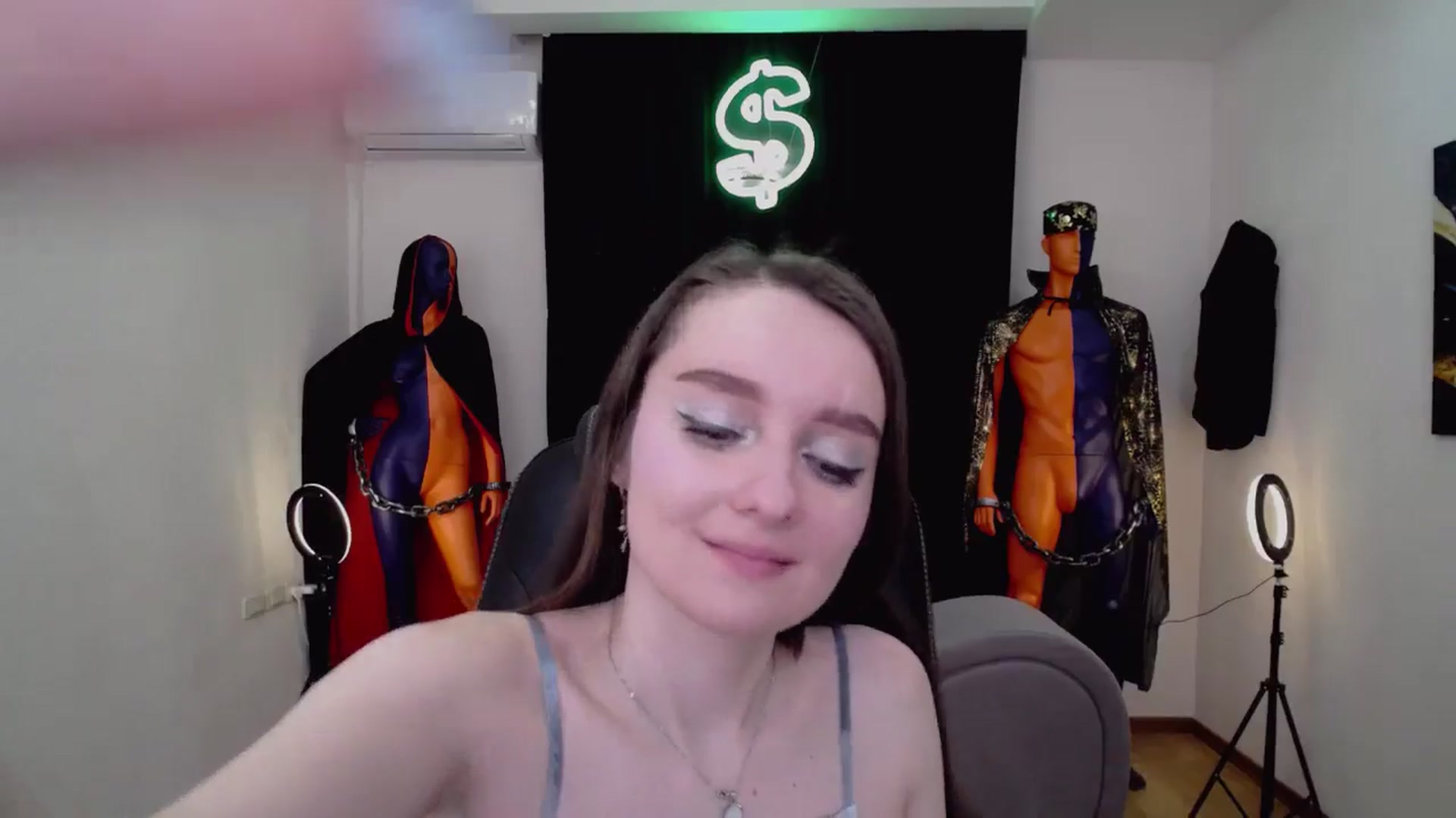 Gallery image thumbnail from Milim_Nava's myfreecams stream on, 12/04/2024, 09:02 image 8 of 20