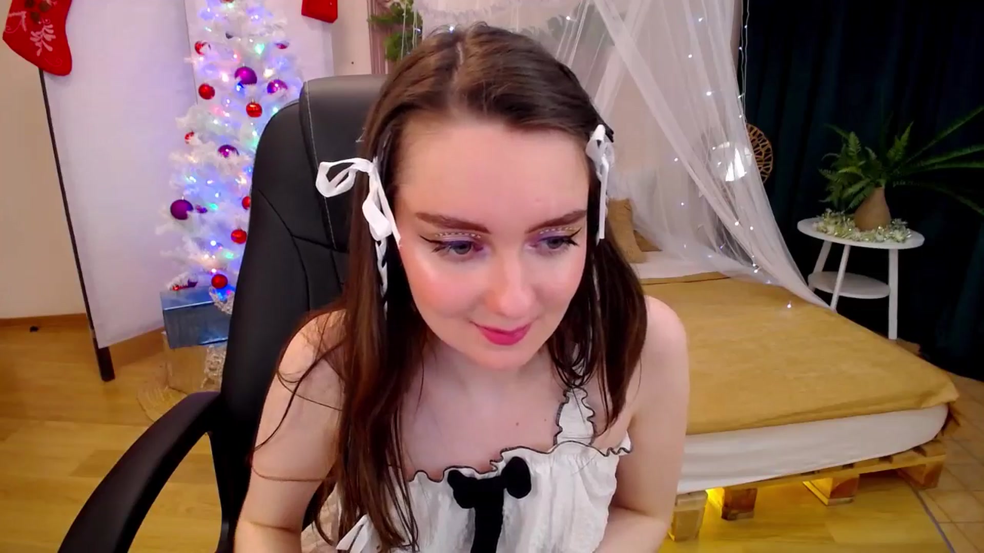 Gallery image thumbnail from Milim_Nava's myfreecams stream on, 12/12/2024, 20:20 image 16 of 20