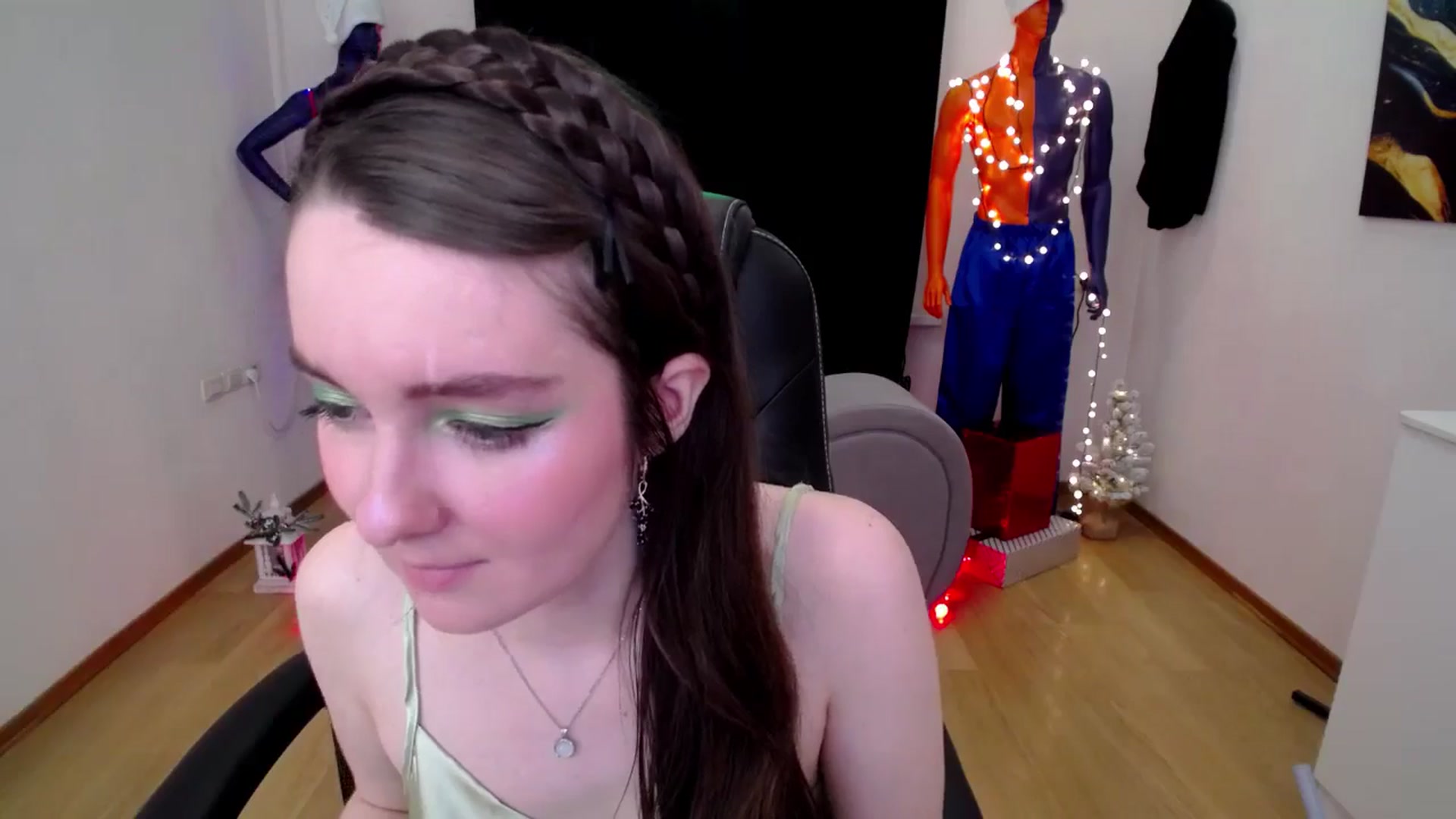 Gallery image thumbnail from Milim_Nava's myfreecams stream on, 12/15/2024, 19:02 image 14 of 20
