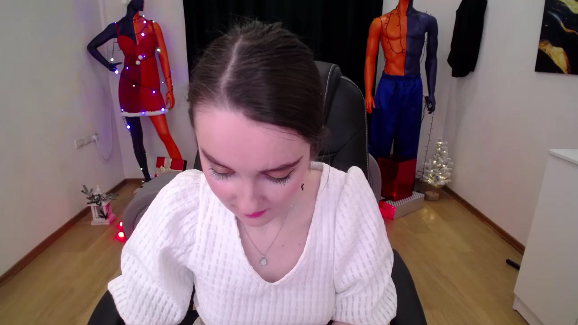 Gallery image thumbnail from Milim_Nava's myfreecams stream on, 12/17/2024, 12:10 image 6 of 20