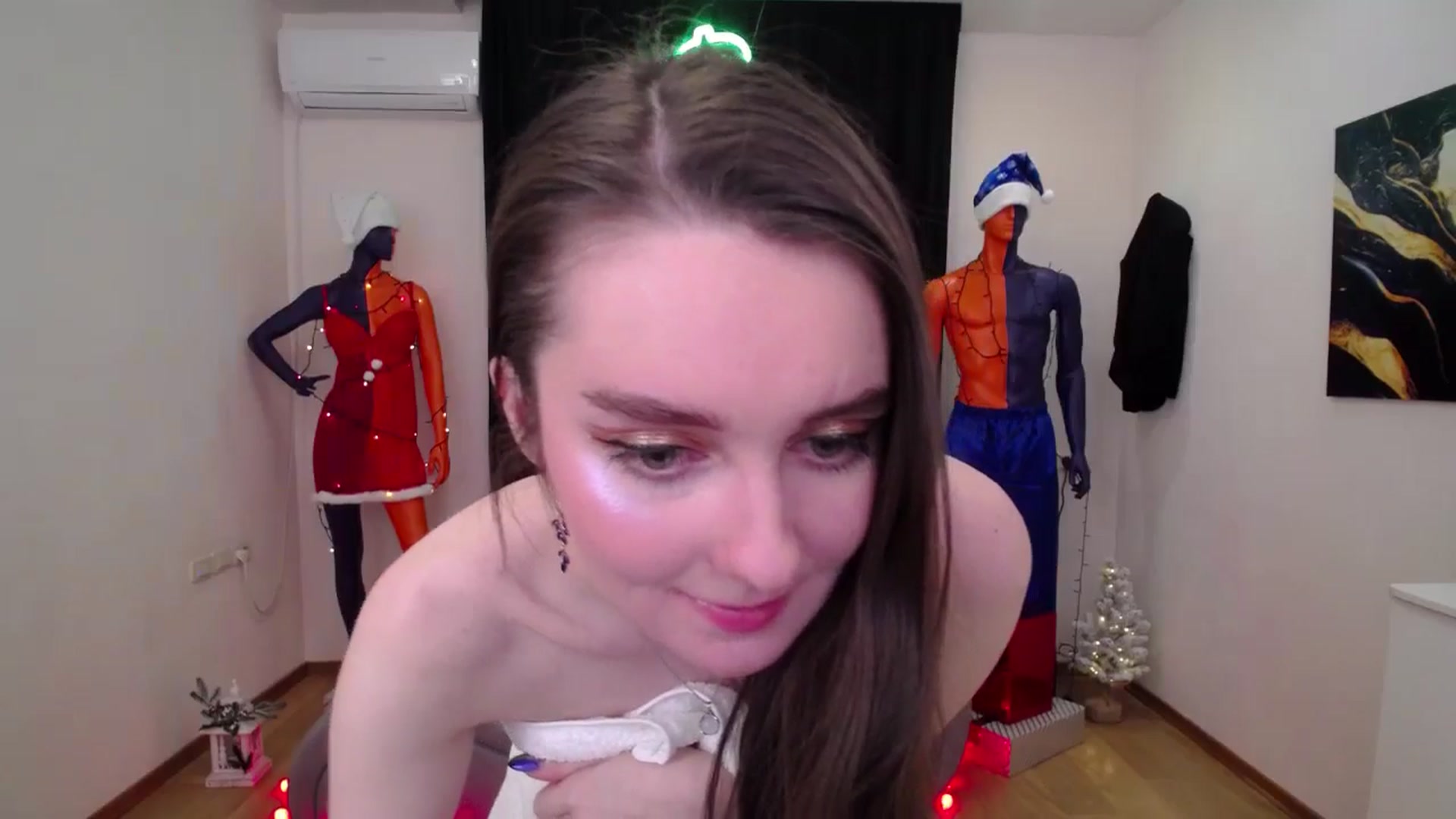 Gallery image thumbnail from Milim_Nava's myfreecams stream on, 12/17/2024, 14:08 image 3 of 20