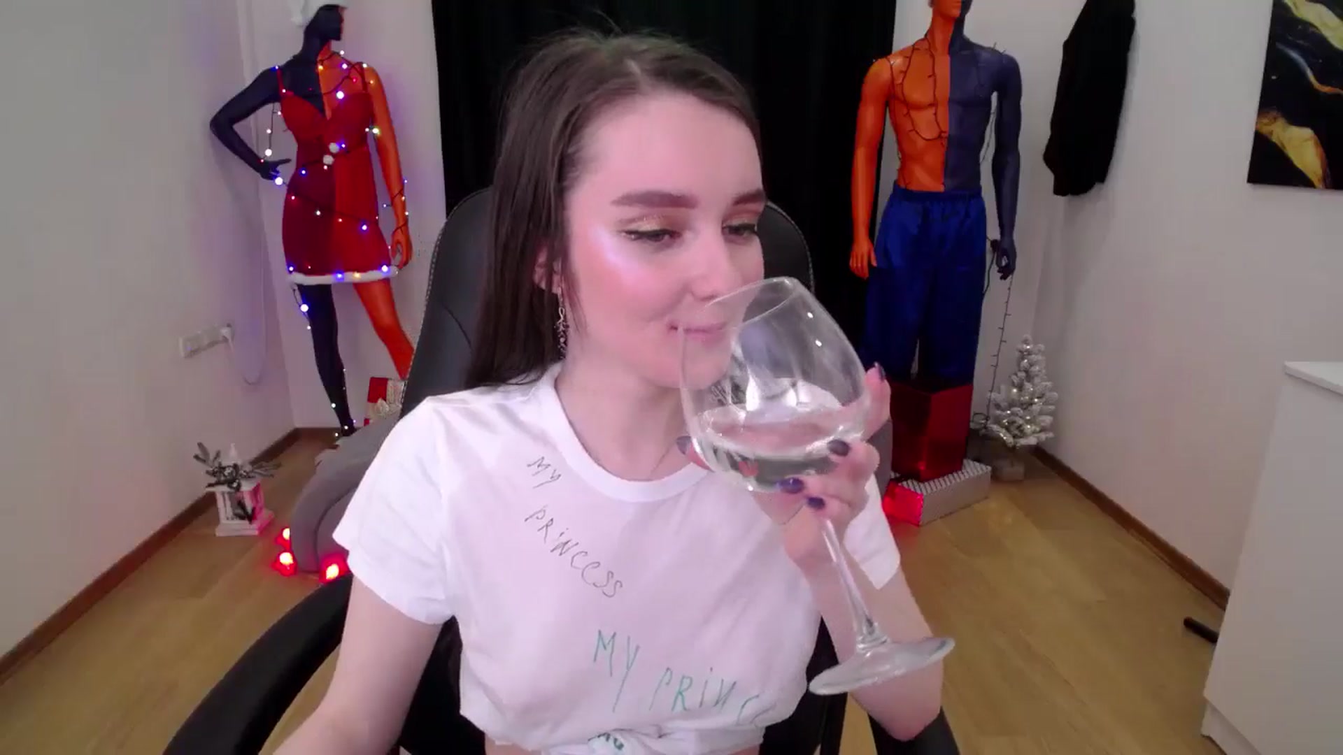Gallery image thumbnail from Milim_Nava's myfreecams stream on, 12/17/2024, 16:15 image 11 of 20