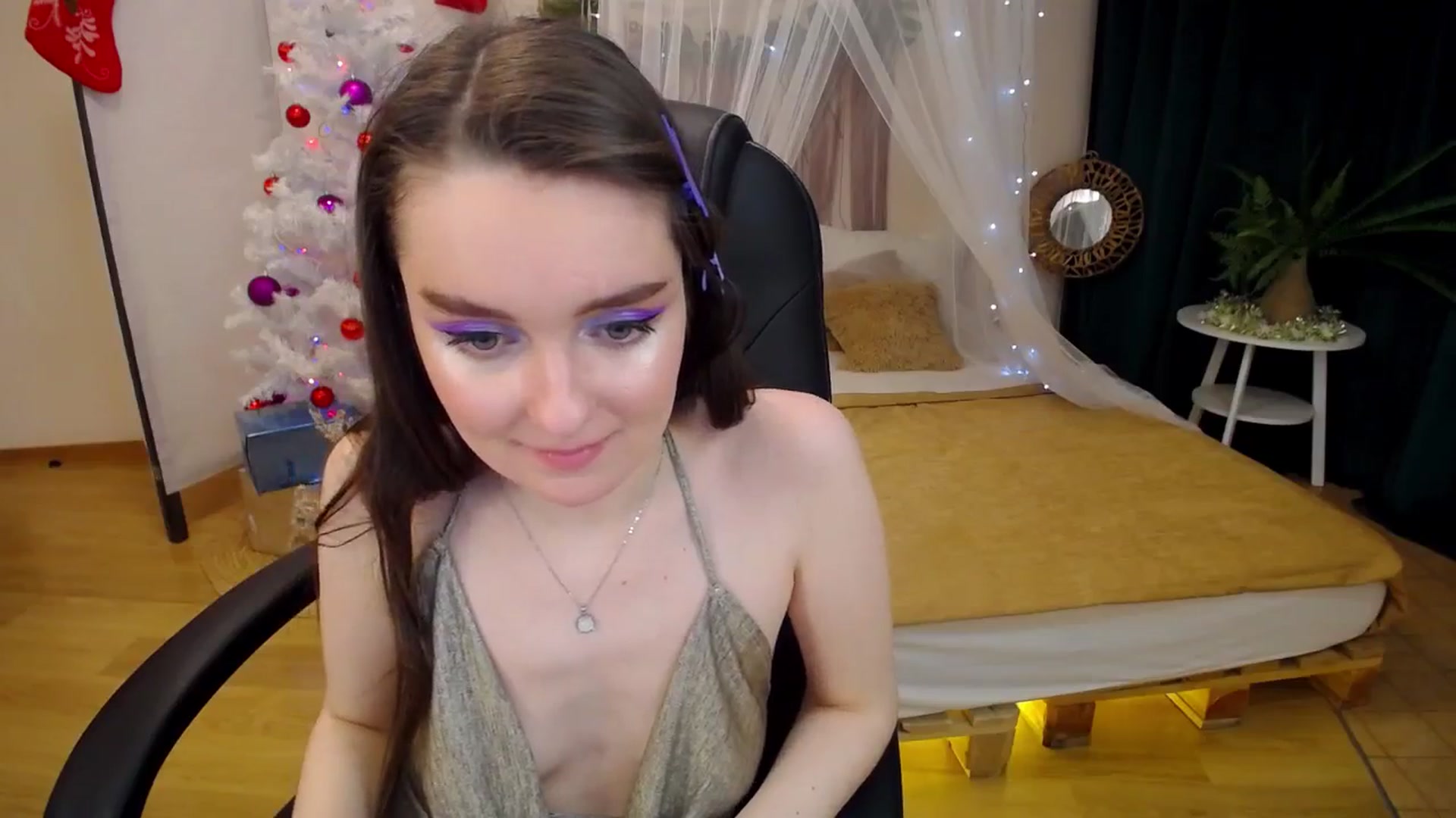 Gallery image thumbnail from Milim_Nava's myfreecams stream on, 12/18/2024, 17:35 image 4 of 20