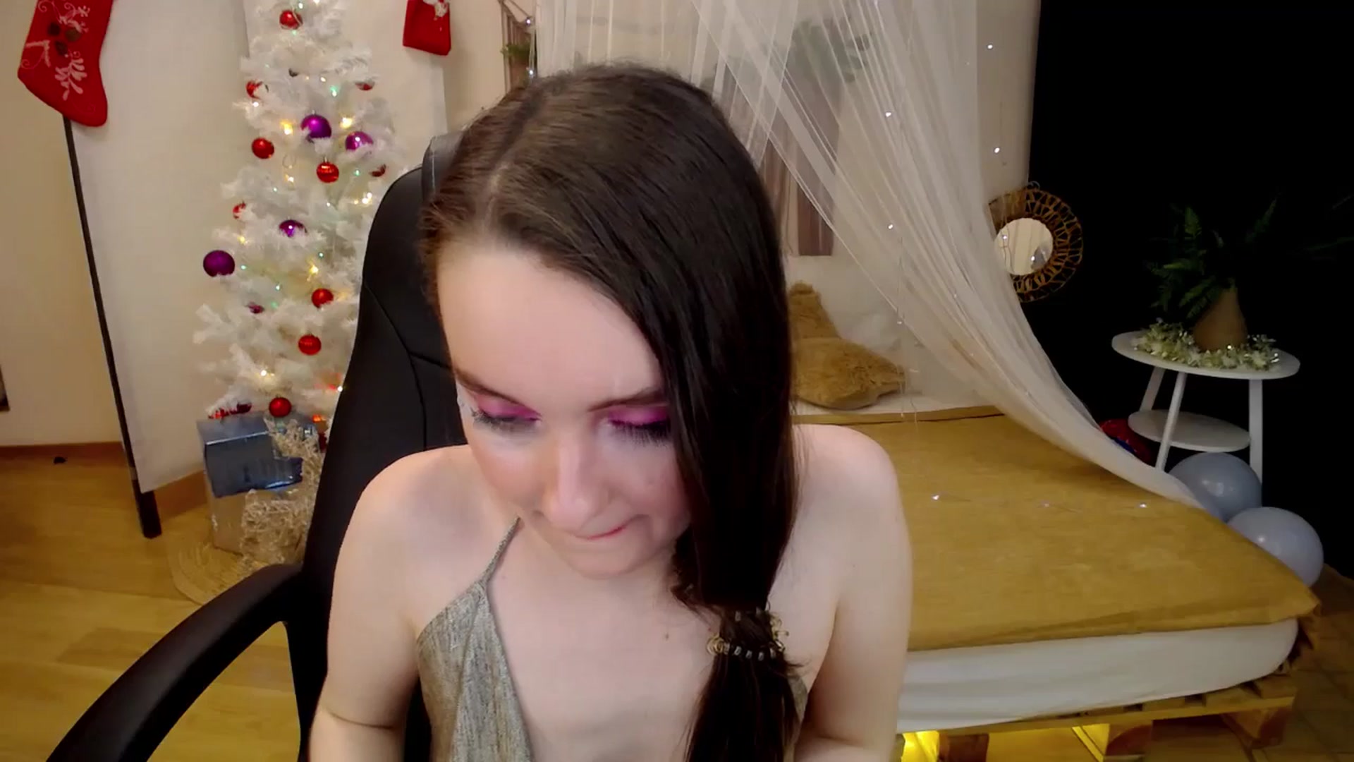 Gallery image thumbnail from Milim_Nava's myfreecams stream on, 12/24/2024, 02:20 image 13 of 20