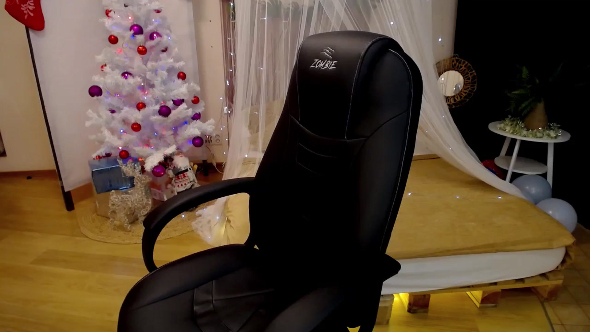 Gallery image thumbnail from Milim_Nava's myfreecams stream on, 12/24/2024, 02:20 image 4 of 20