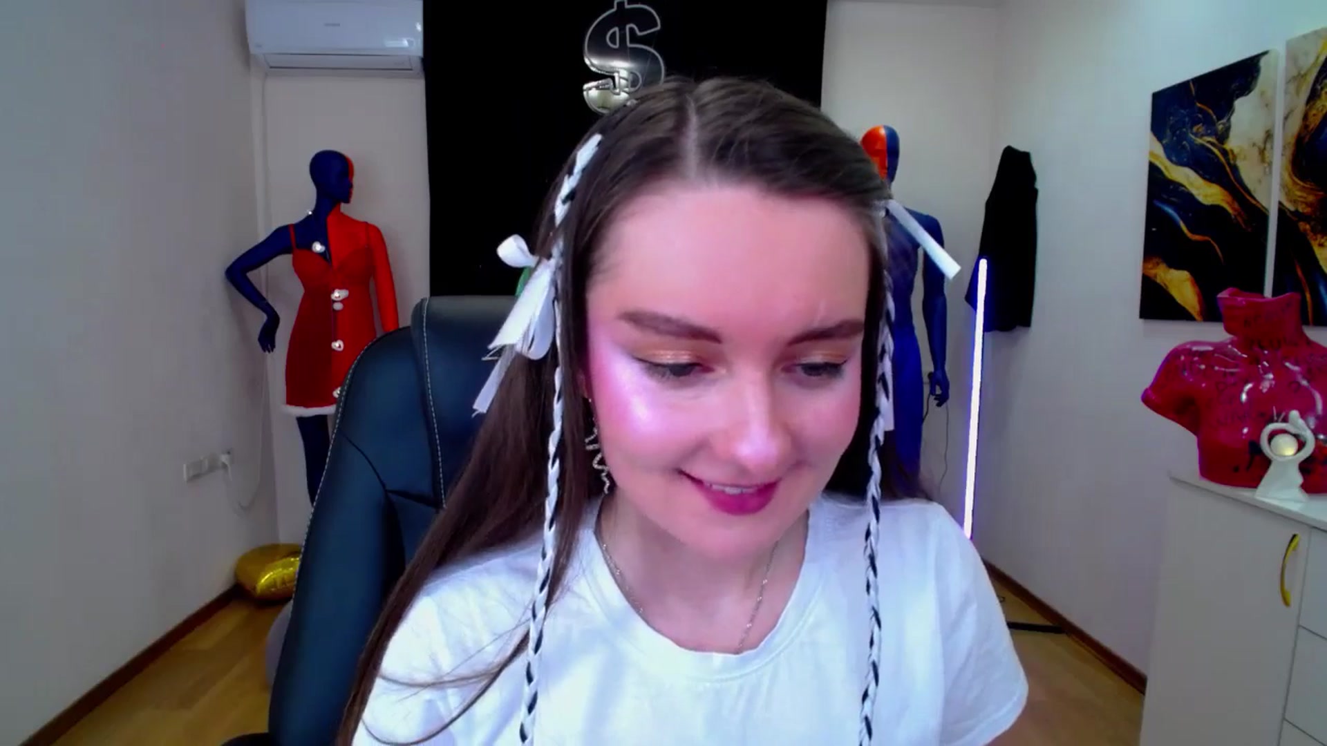 Gallery image thumbnail from Milim_Nava's myfreecams stream on, 02/20/2025, 11:17 image 9 of 20