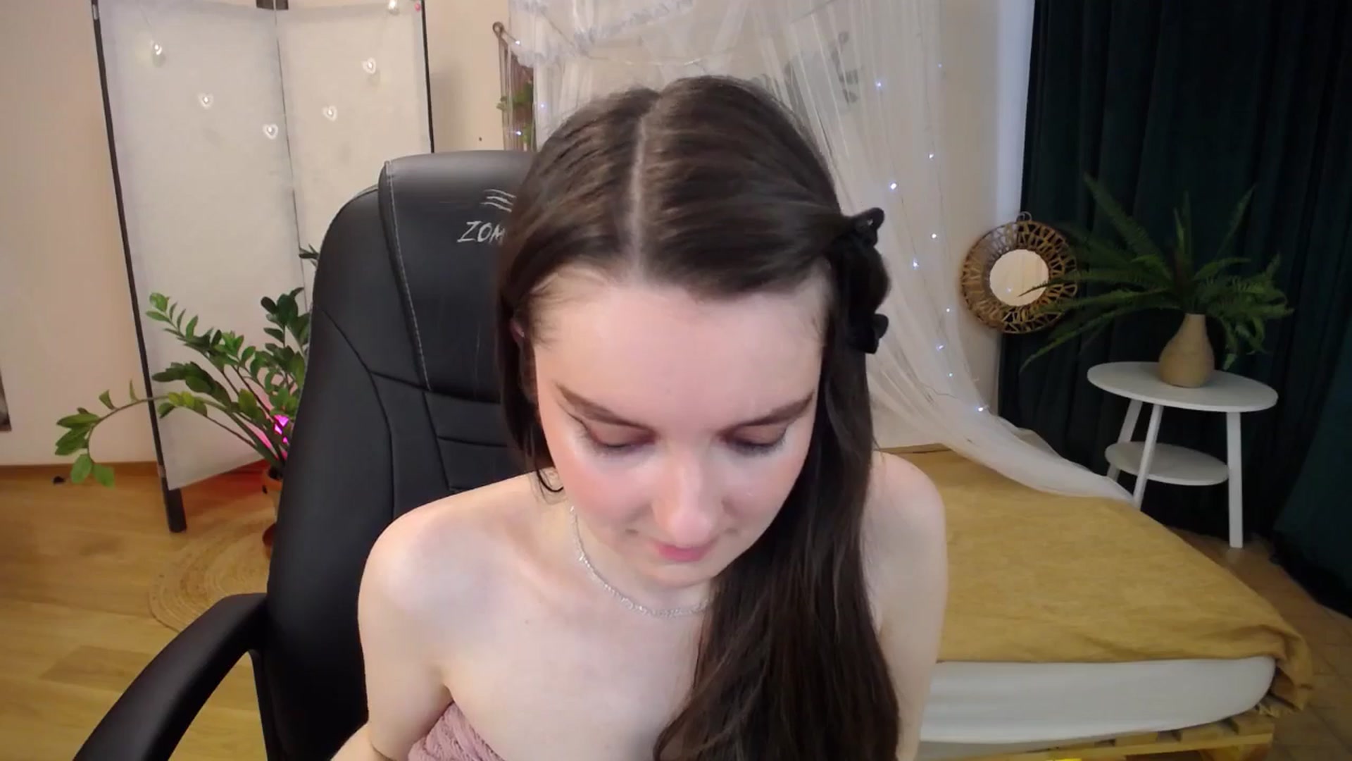 Gallery image thumbnail from Milim_Nava's myfreecams stream on, 04/07/2025, 07:59 image 13 of 20