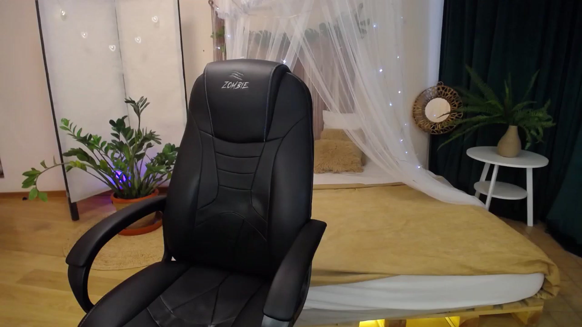 Gallery image thumbnail from Milim_Nava's myfreecams stream on, 04/07/2025, 08:50 image 12 of 20