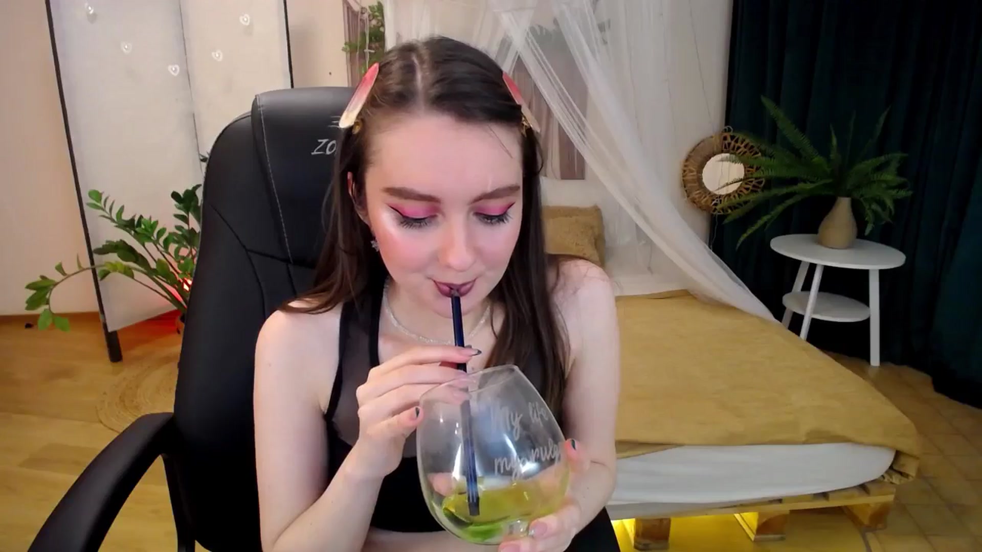 Gallery image thumbnail from Milim_Nava's myfreecams stream on, 04/13/2025, 16:33 image 8 of 20