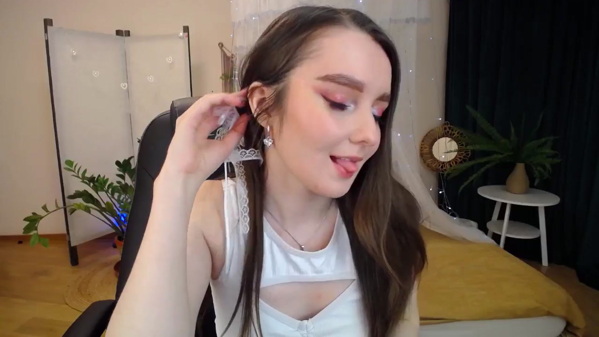 Gallery image thumbnail from Milim_Nava's myfreecams stream on, 04/18/2025, 19:37 image 16 of 20