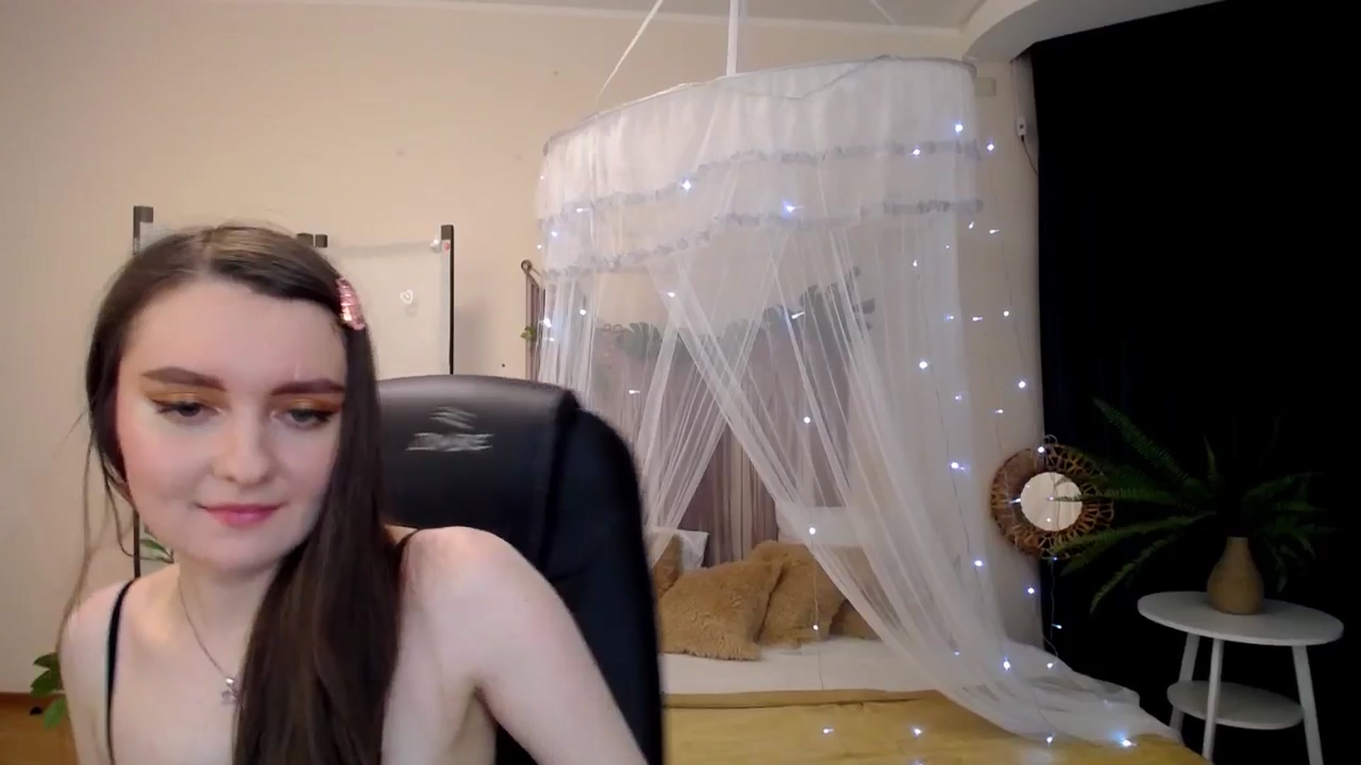 Gallery image thumbnail from Milim_Nava's myfreecams stream on, 04/20/2025, 21:17 image 9 of 20