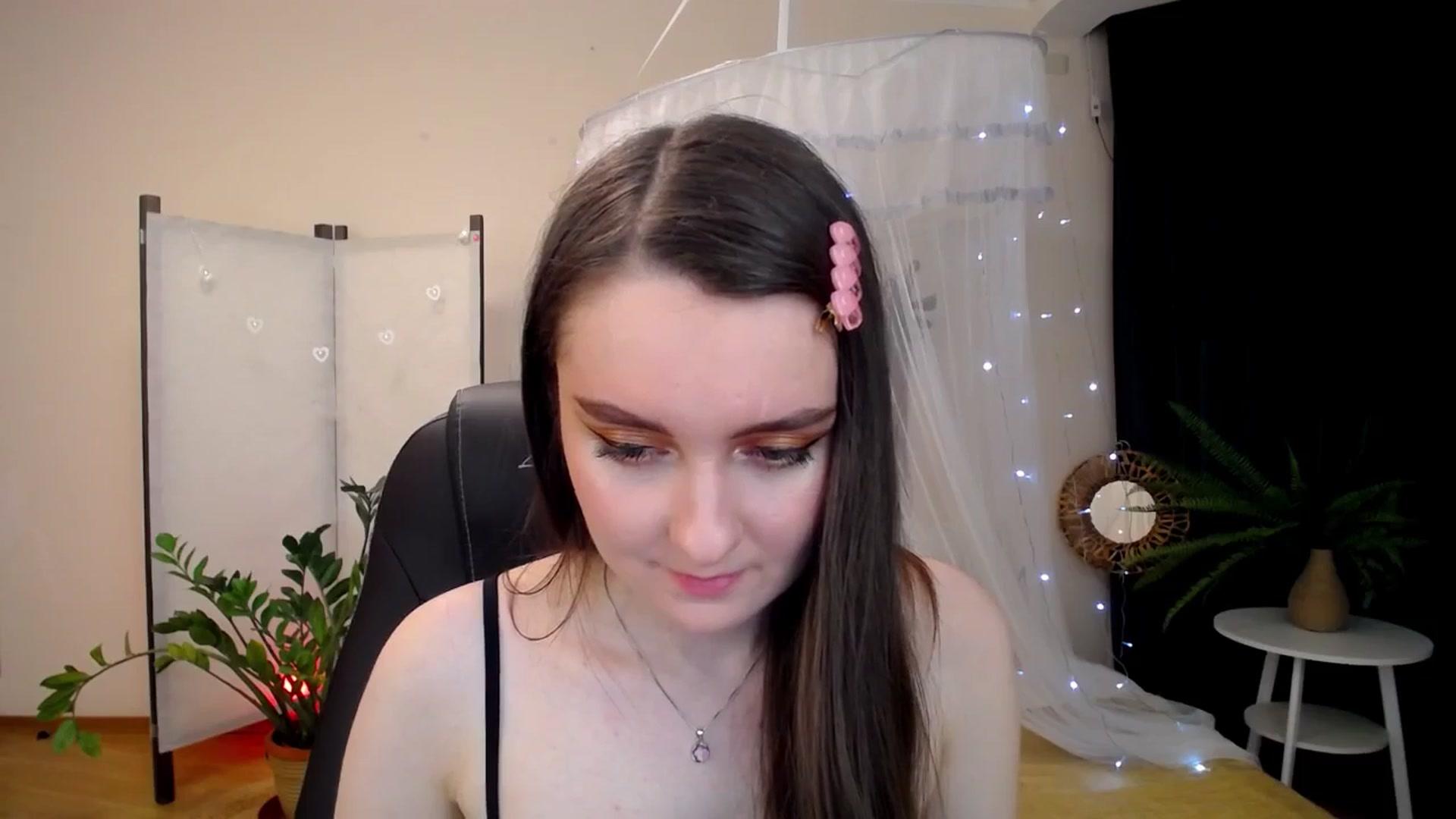 Gallery image thumbnail from Milim_Nava's myfreecams stream on, 04/20/2025, 21:17 image 18 of 20
