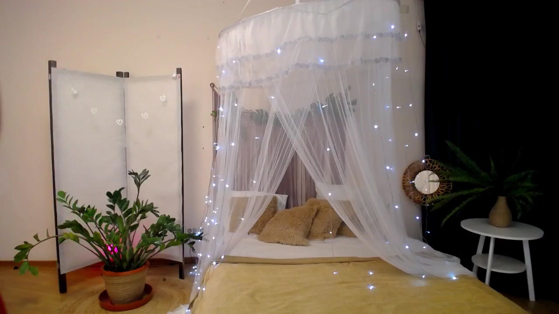 Gallery image thumbnail from Milim_Nava's myfreecams stream on, 04/20/2025, 21:17 image 2 of 20