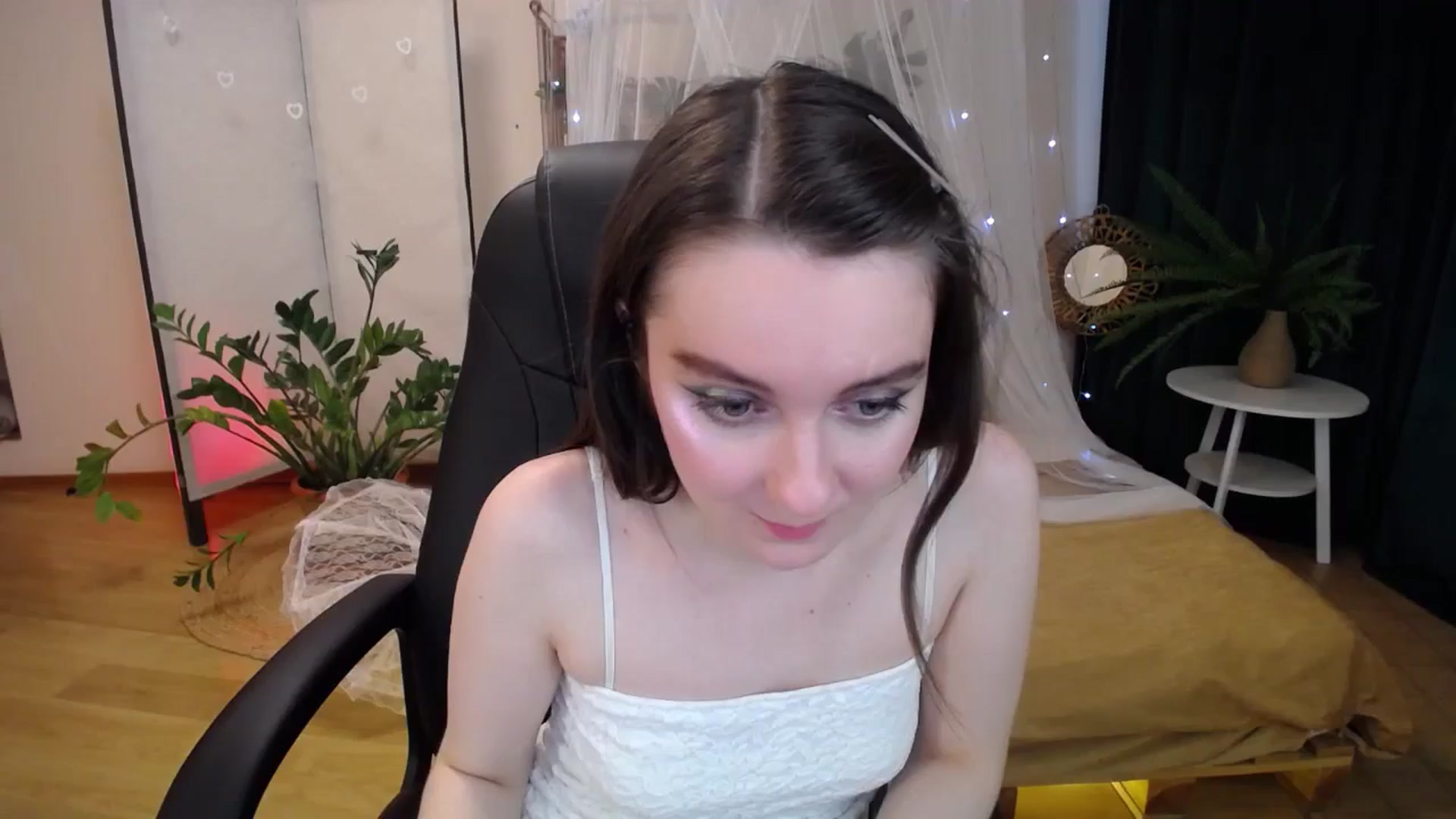 Gallery image thumbnail from Milim_Nava's myfreecams stream on, 05/14/2025, 08:32 image 19 of 20