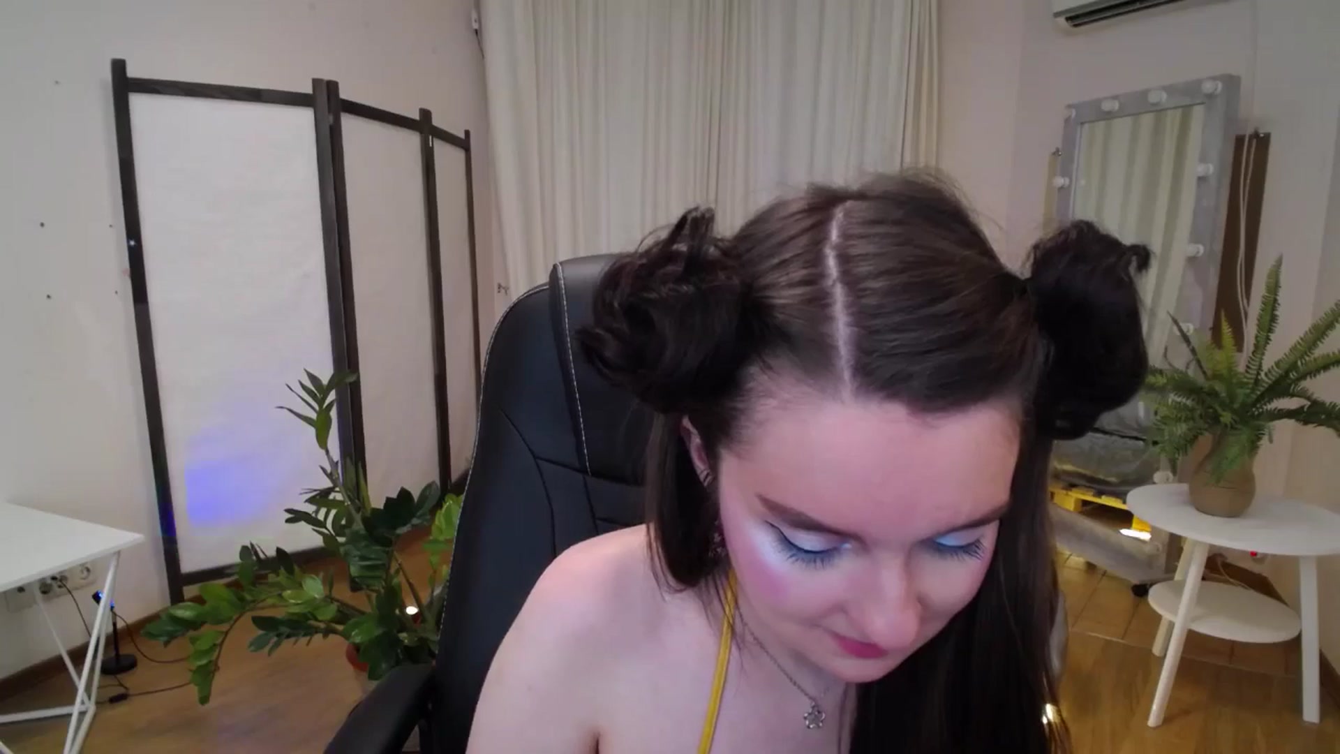 Gallery image thumbnail from Milim_Nava's myfreecams stream on, 06/19/2025, 07:20 image 15 of 20
