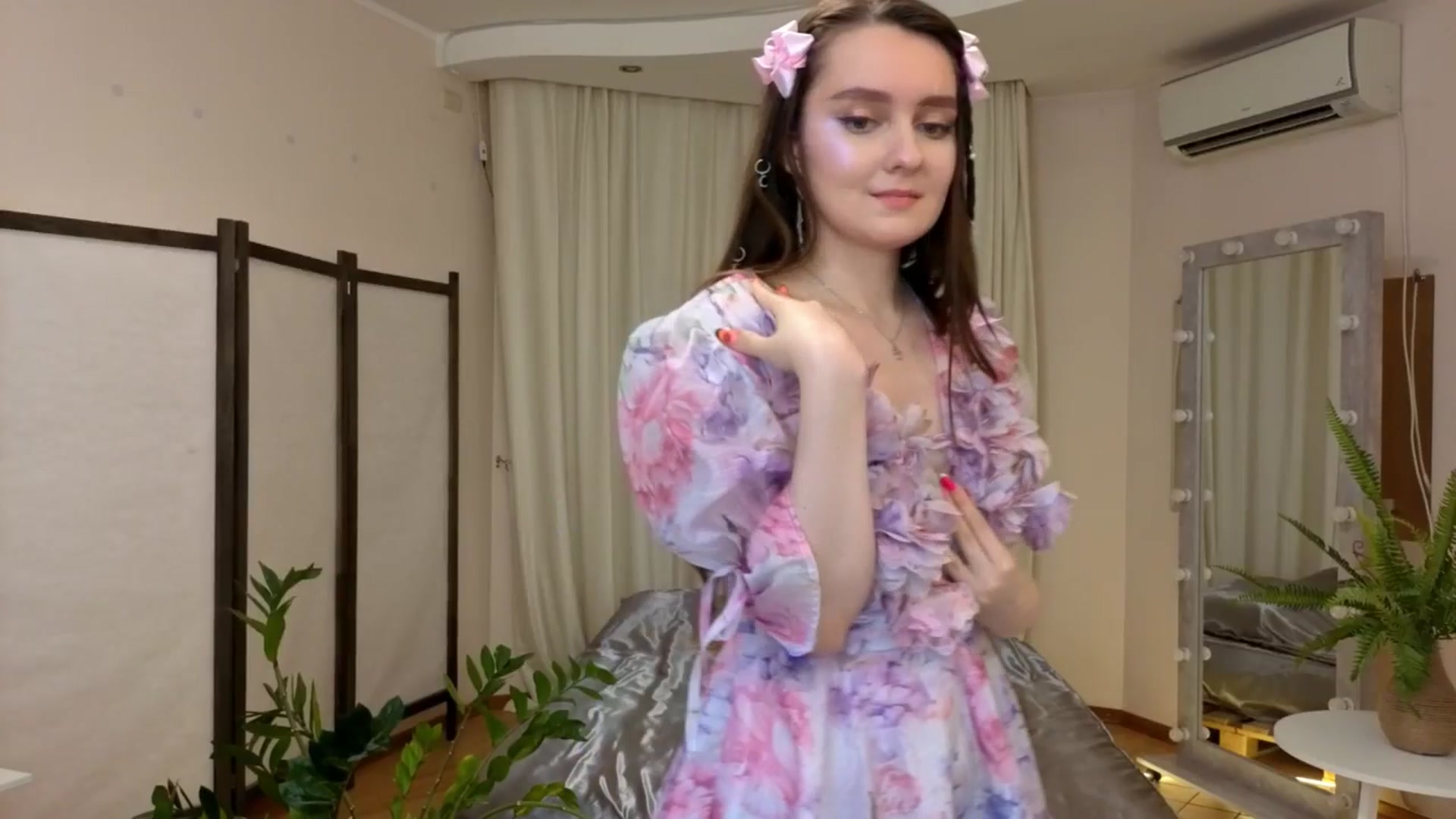 Gallery image thumbnail from Milim_Nava's myfreecams stream on, 06/22/2025, 19:27 image 19 of 20