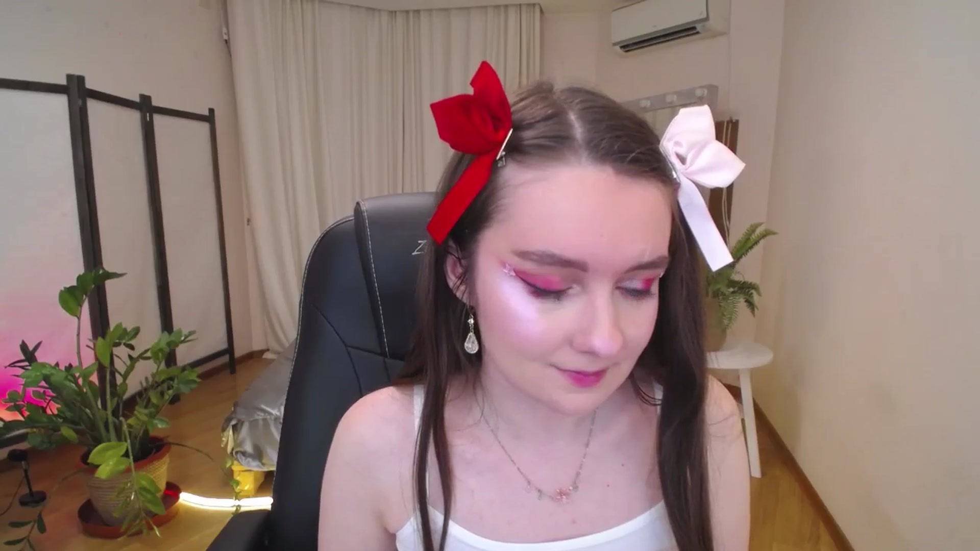 Gallery image thumbnail from Milim_Nava's myfreecams stream on, 06/28/2025, 18:25 image 3 of 20