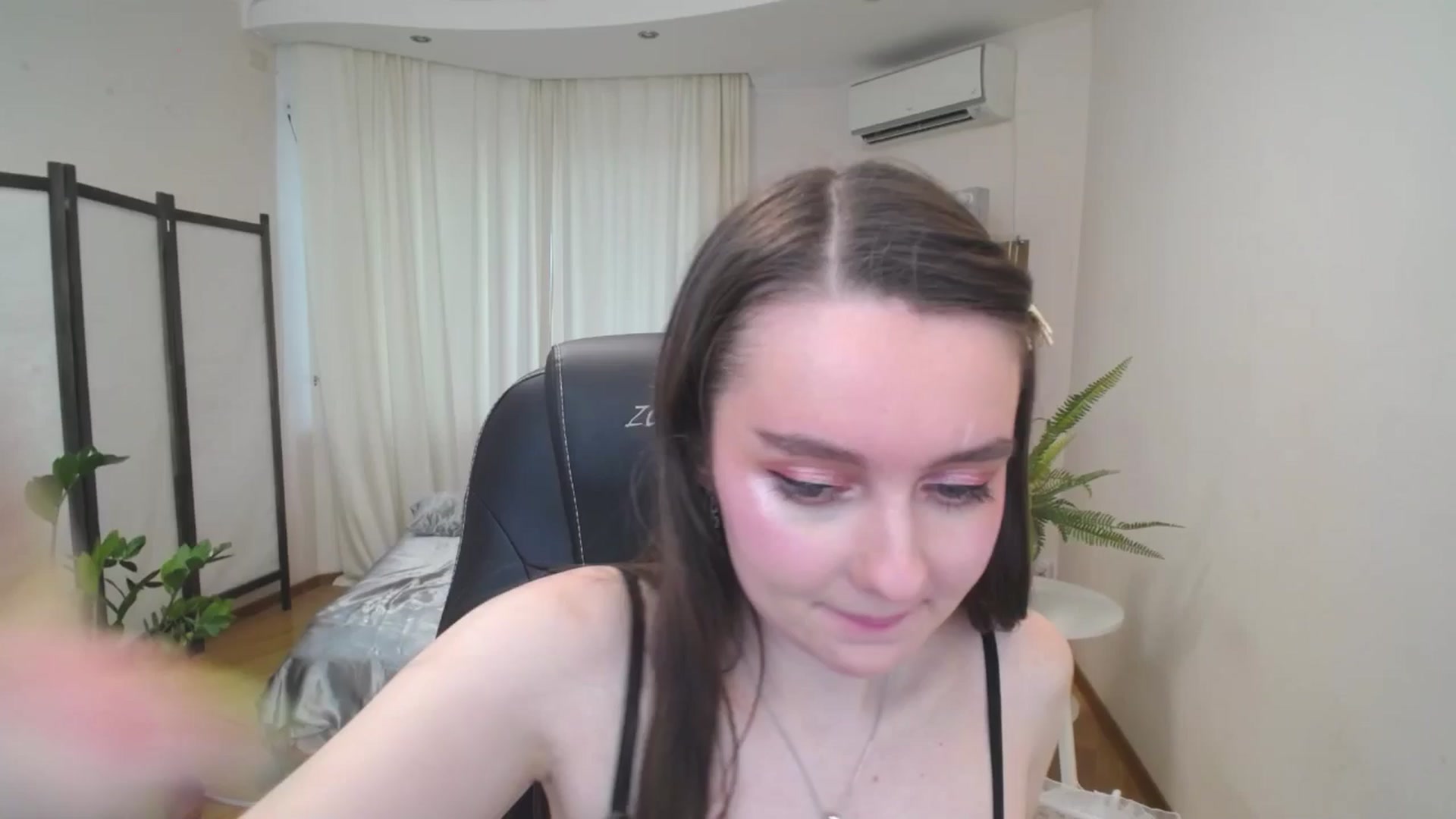 Gallery image thumbnail from Milim_Nava's myfreecams stream on, 07/03/2025, 10:52 image 9 of 20