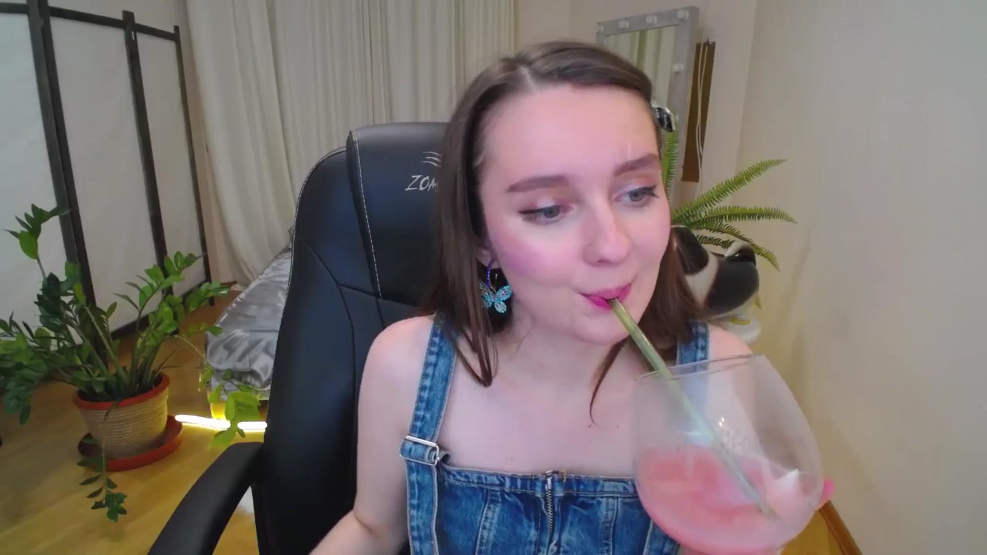 Gallery image thumbnail from Milim_Nava's myfreecams stream on, 07/27/2025, 20:23 image 2 of 20