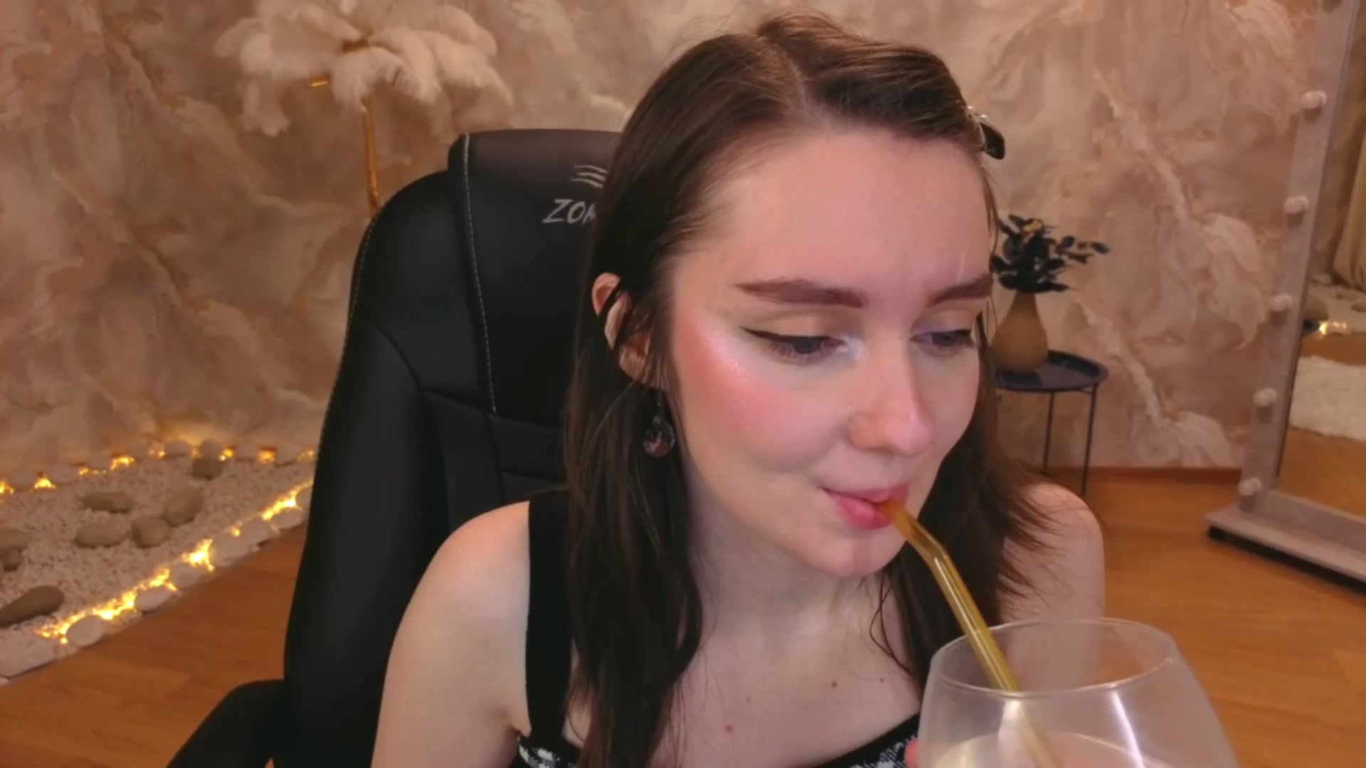 Gallery image thumbnail from Milim_Nava's myfreecams stream on, 11/24/2025, 18:29 image 16 of 20