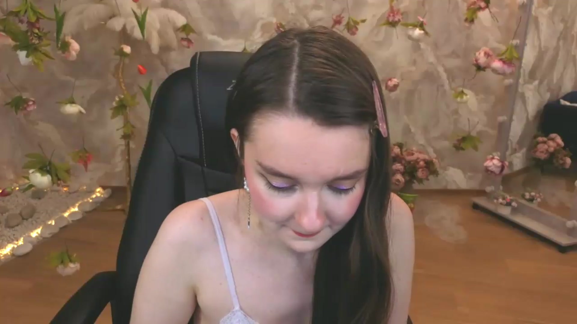 Gallery image thumbnail from Milim_Nava's myfreecams stream on, 06/07/2026, 19:49 image 15 of 20