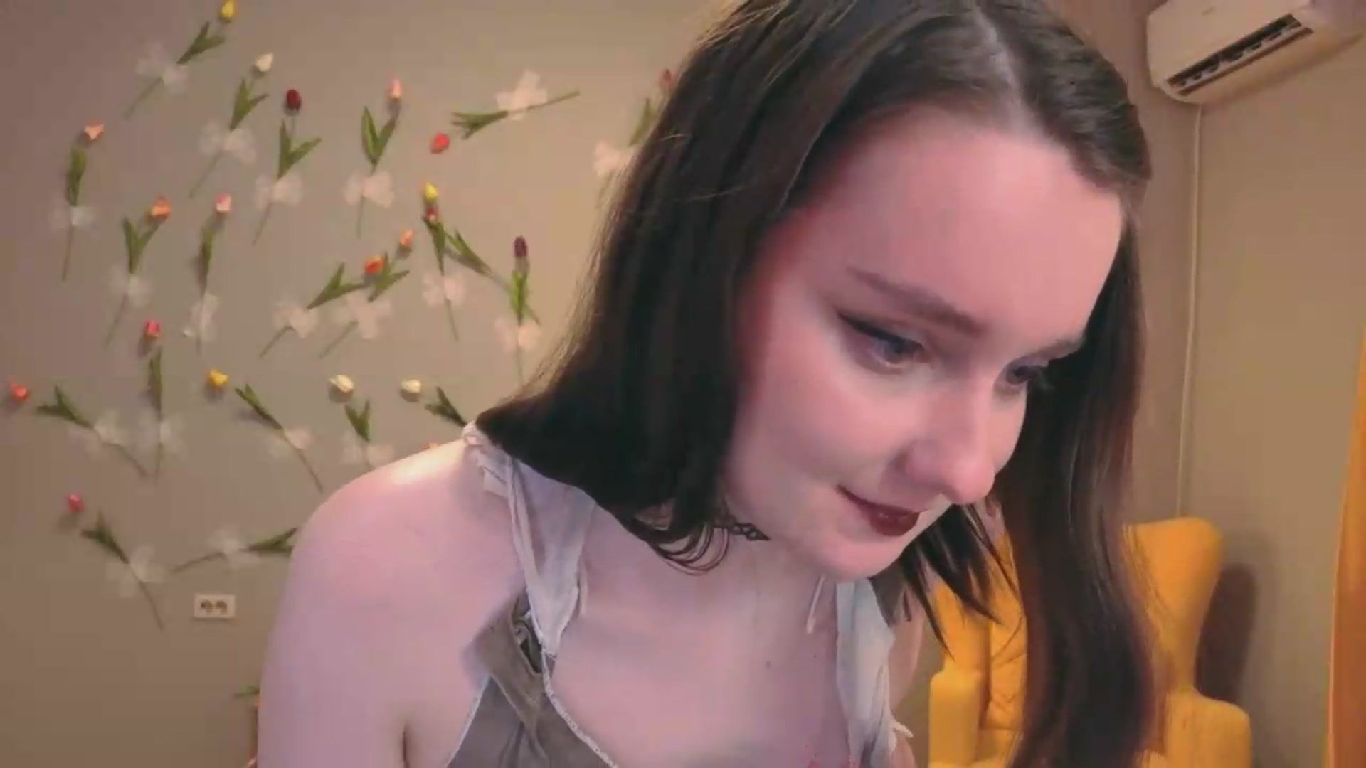 Gallery image thumbnail from Milim_Nava's myfreecams stream on, 06/19/2026, 18:29 image 16 of 20