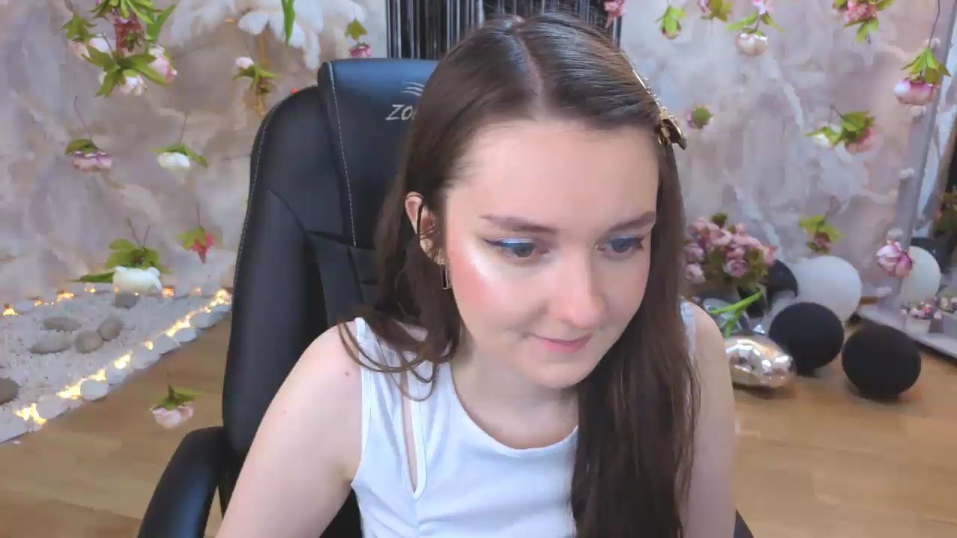 Gallery image thumbnail from Milim_Nava's myfreecams stream on, 07/28/2026, 19:27 image 3 of 20