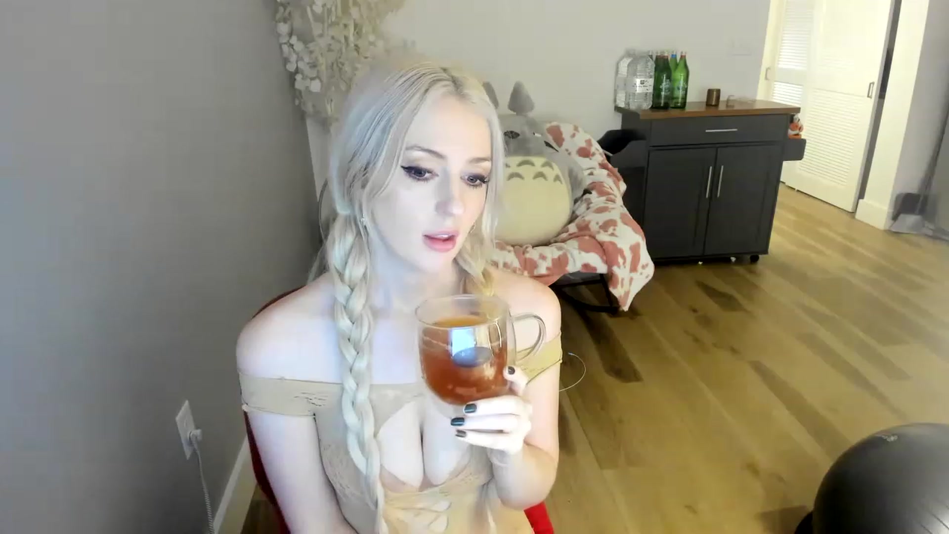 Gallery image thumbnail from MilkCockDomme's myfreecams stream on, 12/08/2022, 08:33 image 11 of 20