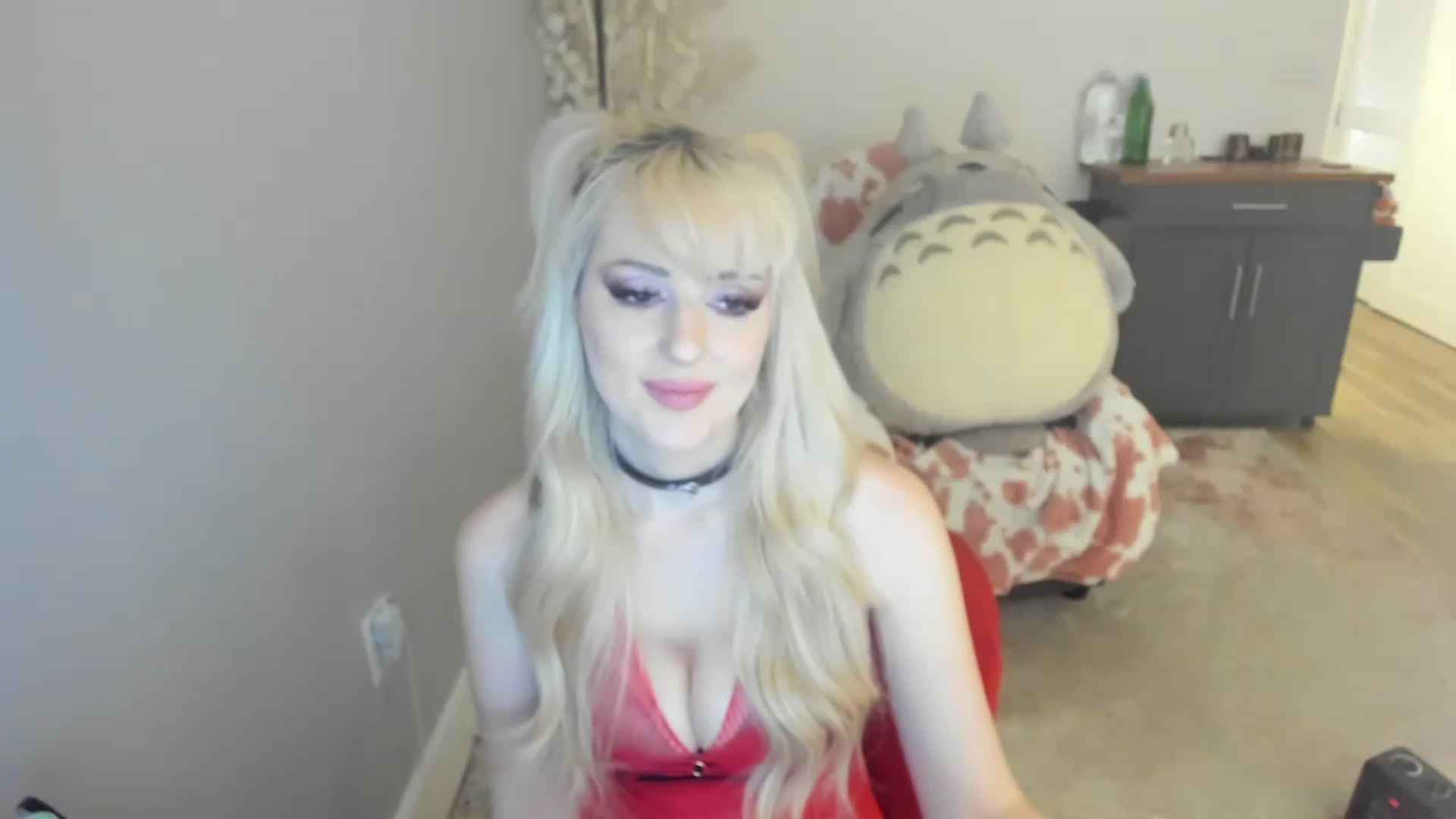 Gallery image thumbnail from Milk_Cuck's myfreecams stream on, 06/27/2023, 07:31 image 19 of 20