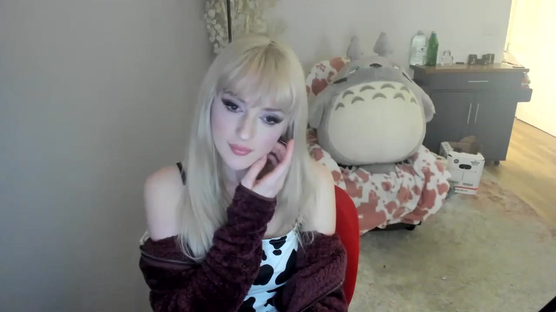 Gallery image thumbnail from Milk_Domme's myfreecams stream on, 06/01/2023, 11:43 image 10 of 20
