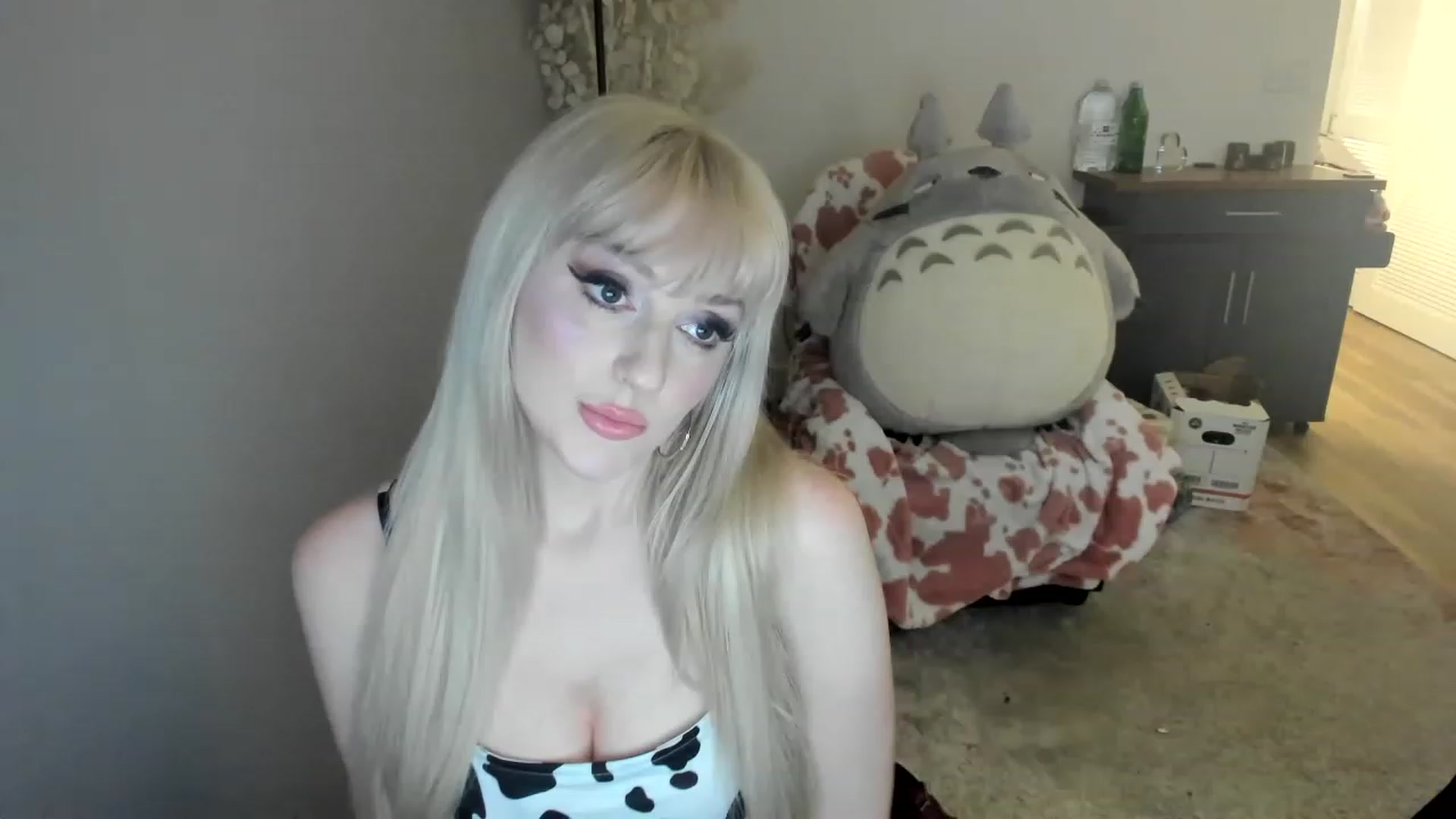 Gallery image thumbnail from Milk_Domme's myfreecams stream on, 06/01/2023, 11:43 image 3 of 20