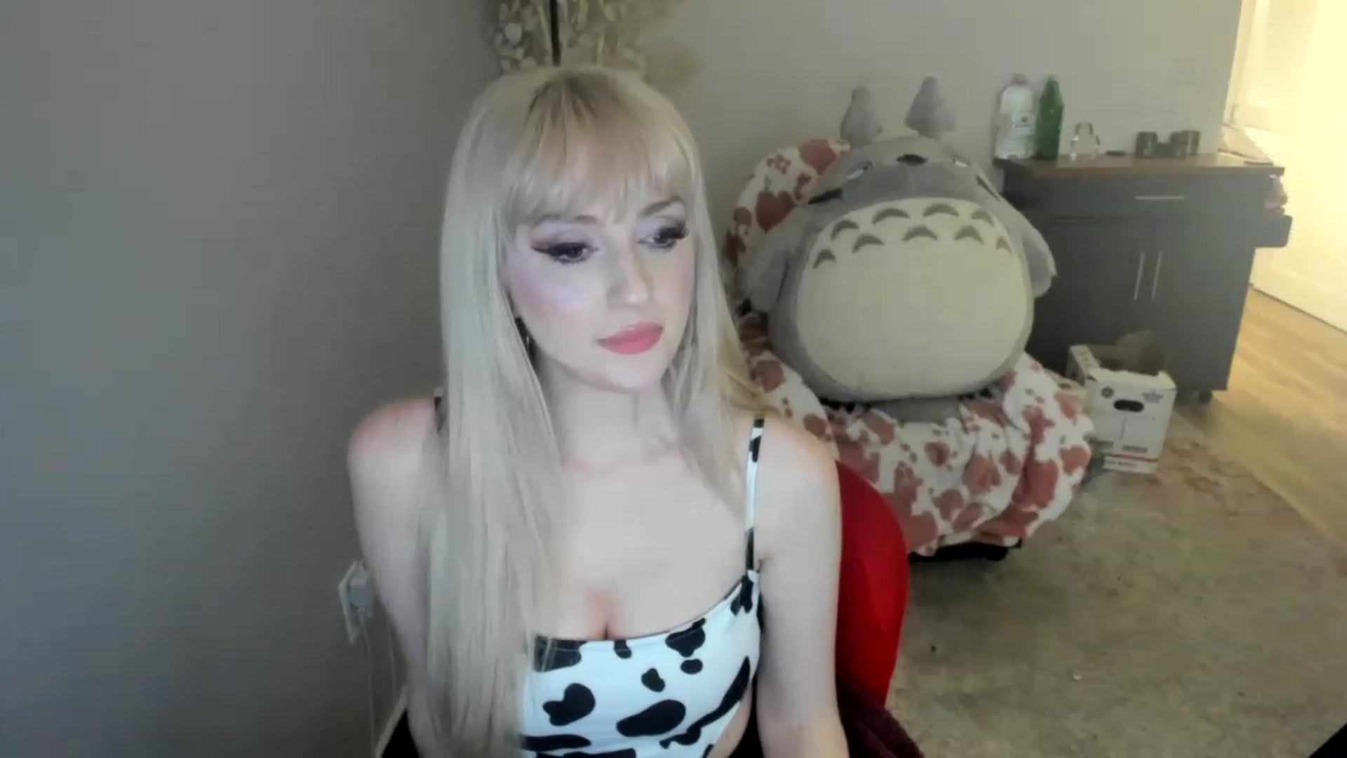 Gallery image thumbnail from Milk_Domme's myfreecams stream on, 06/01/2023, 11:43 image 15 of 20