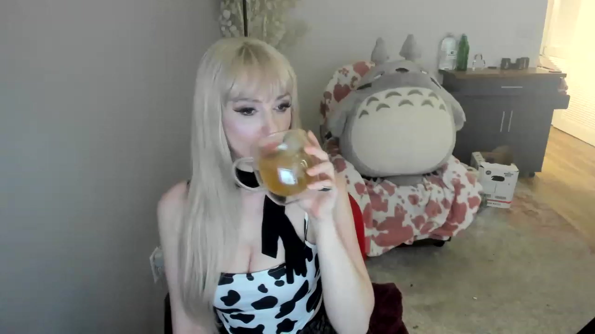 Gallery image thumbnail from Milk_Domme's myfreecams stream on, 06/01/2023, 14:19 image 14 of 20
