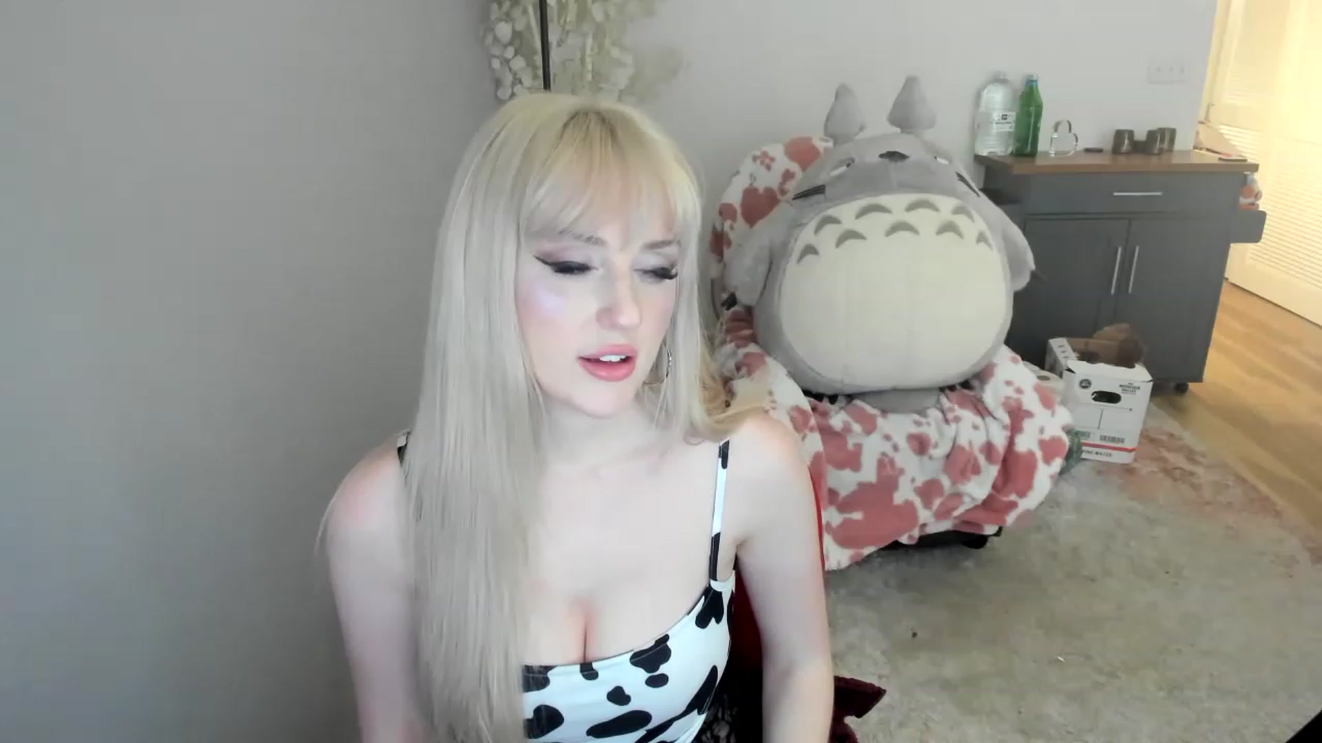 Gallery image thumbnail from Milk_Domme's myfreecams stream on, 06/01/2023, 17:39 image 4 of 20