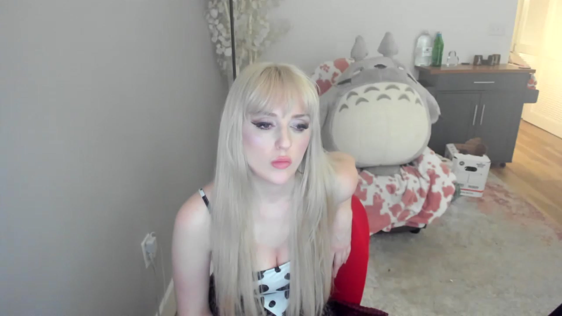 Gallery image thumbnail from Milk_Domme's myfreecams stream on, 06/01/2023, 17:39 image 8 of 20