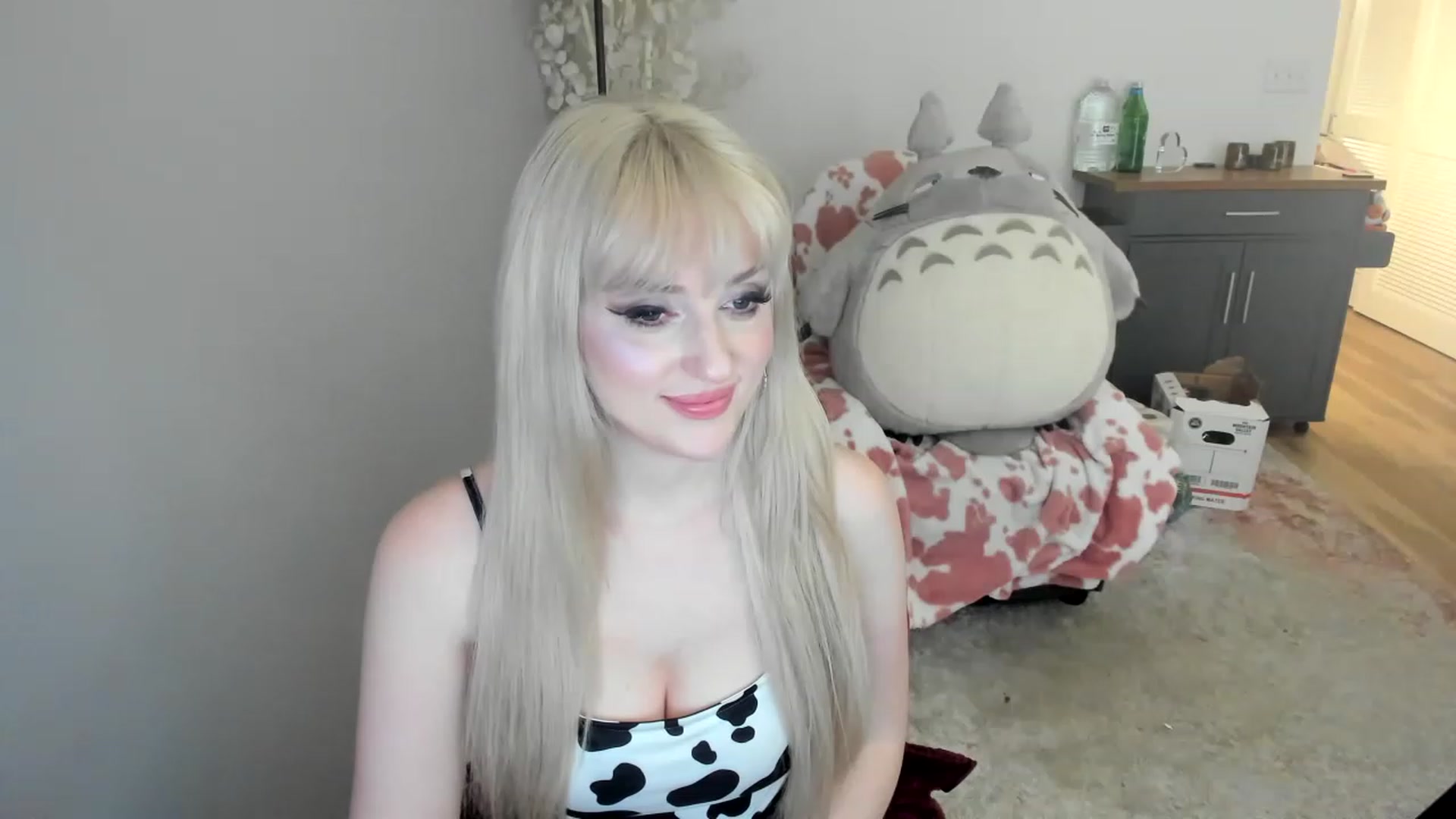 Gallery image thumbnail from Milk_Domme's myfreecams stream on, 06/01/2023, 17:39 image 6 of 20
