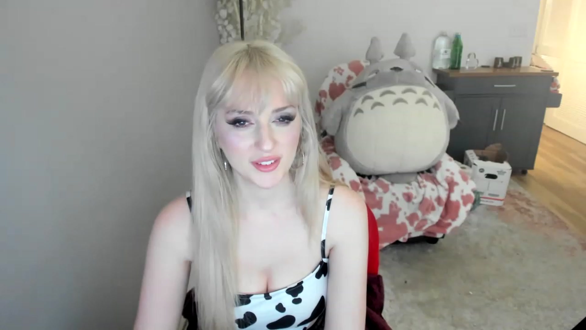 Gallery image thumbnail from Milk_Domme's myfreecams stream on, 06/01/2023, 17:39 image 18 of 20
