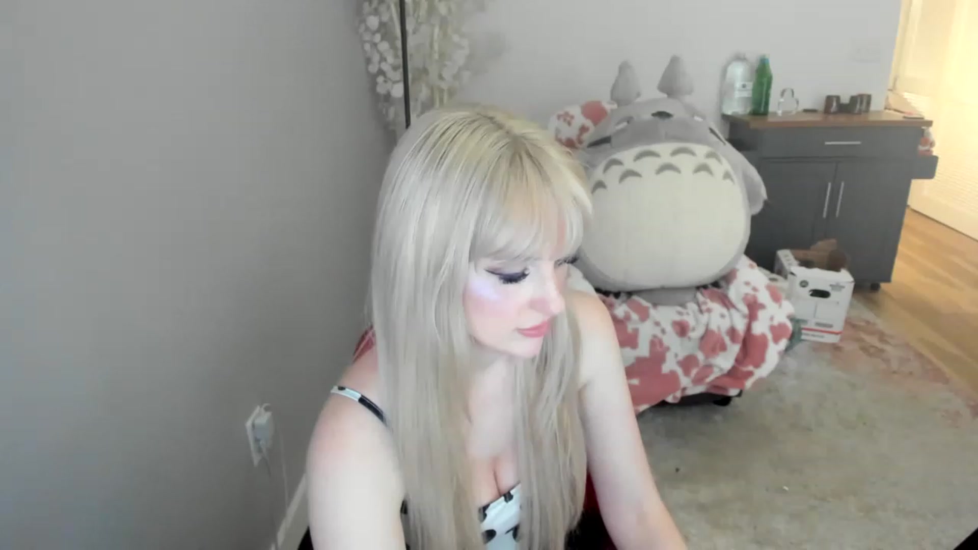 Gallery image thumbnail from Milk_Domme's myfreecams stream on, 06/01/2023, 17:39 image 9 of 20