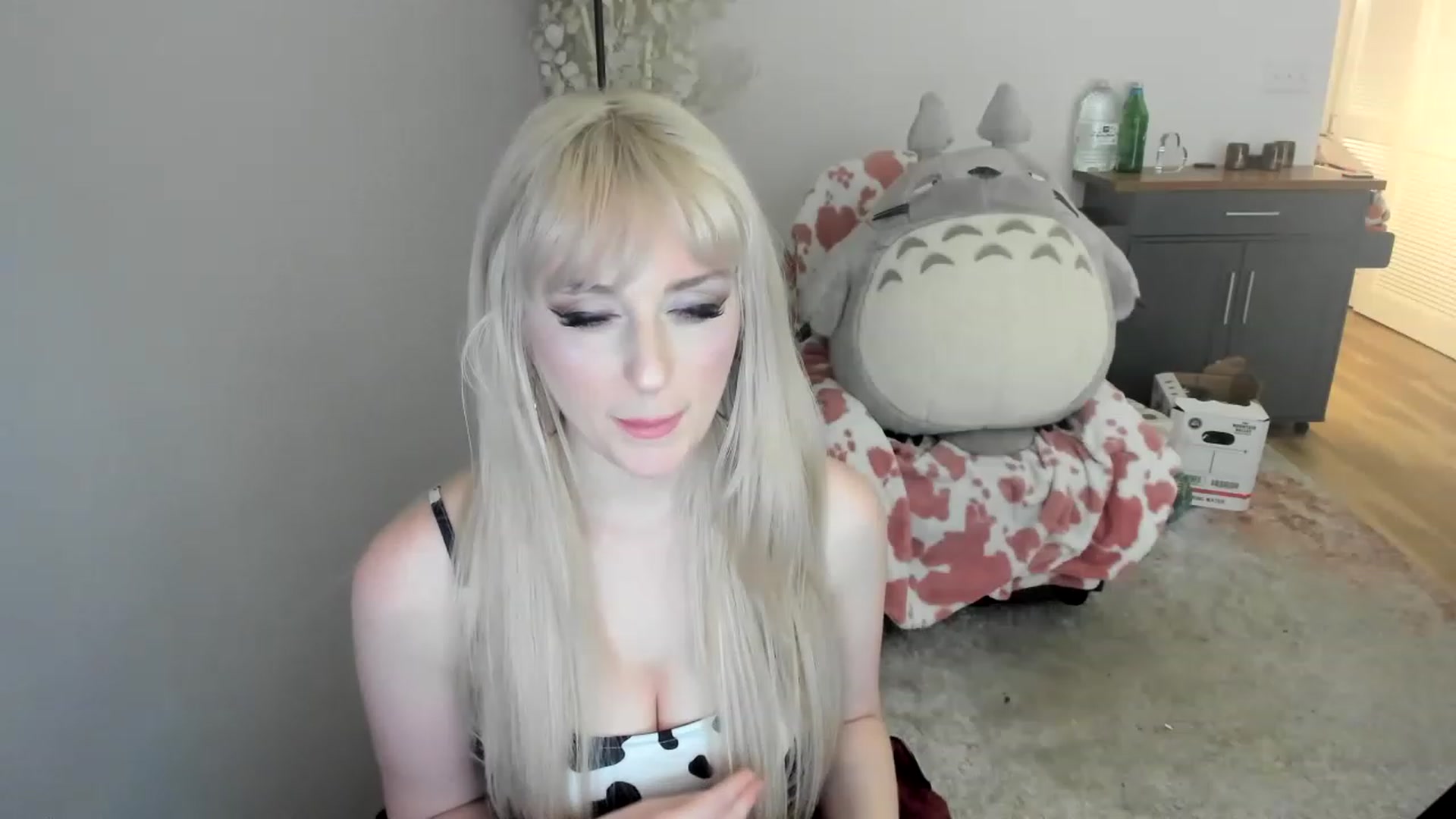 Gallery image thumbnail from Milk_Domme's myfreecams stream on, 06/01/2023, 19:03 image 17 of 20