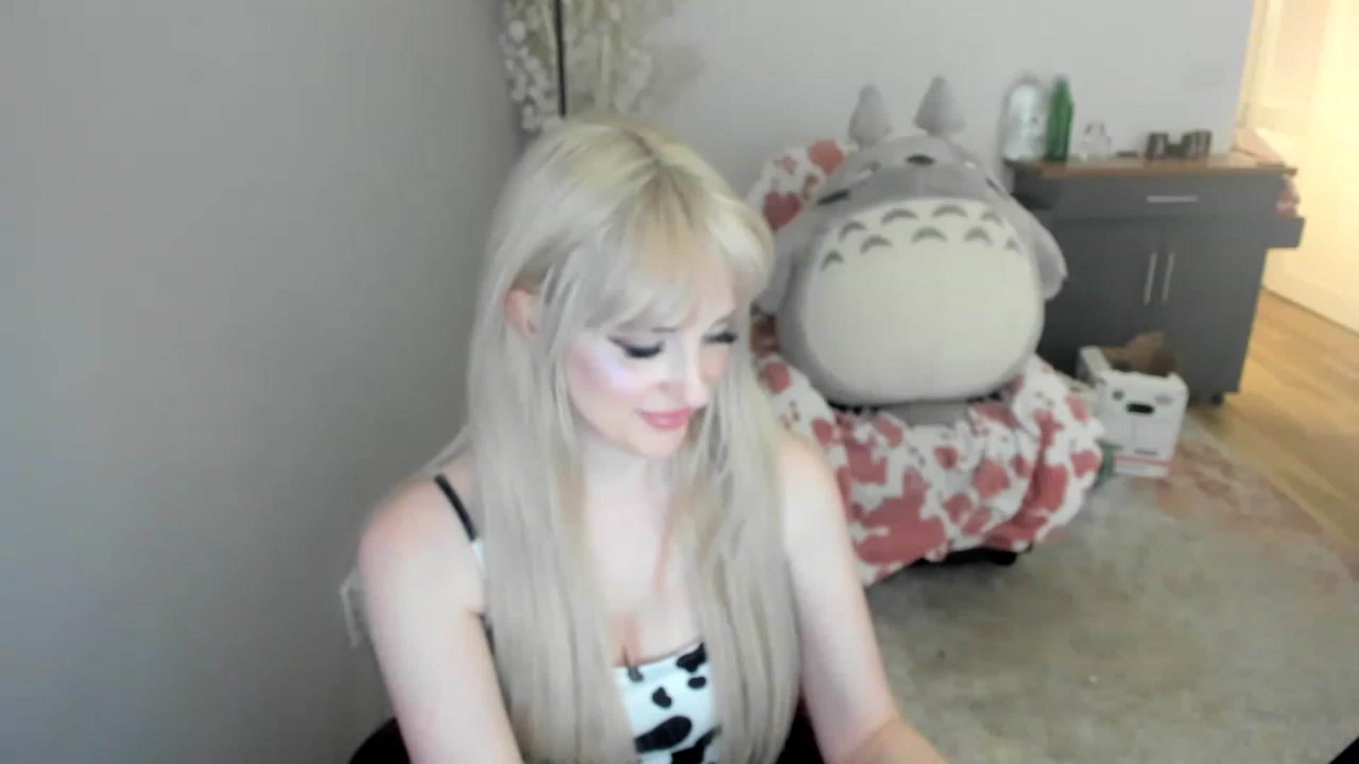 Gallery image thumbnail from Milk_Domme's myfreecams stream on, 06/01/2023, 19:03 image 12 of 20