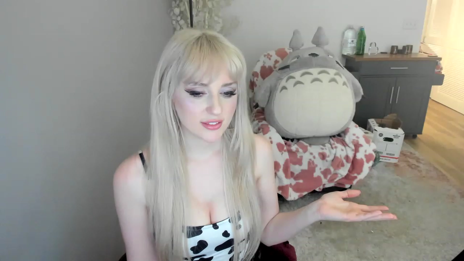 Gallery image thumbnail from Milk_Domme's myfreecams stream on, 06/01/2023, 19:03 image 18 of 20