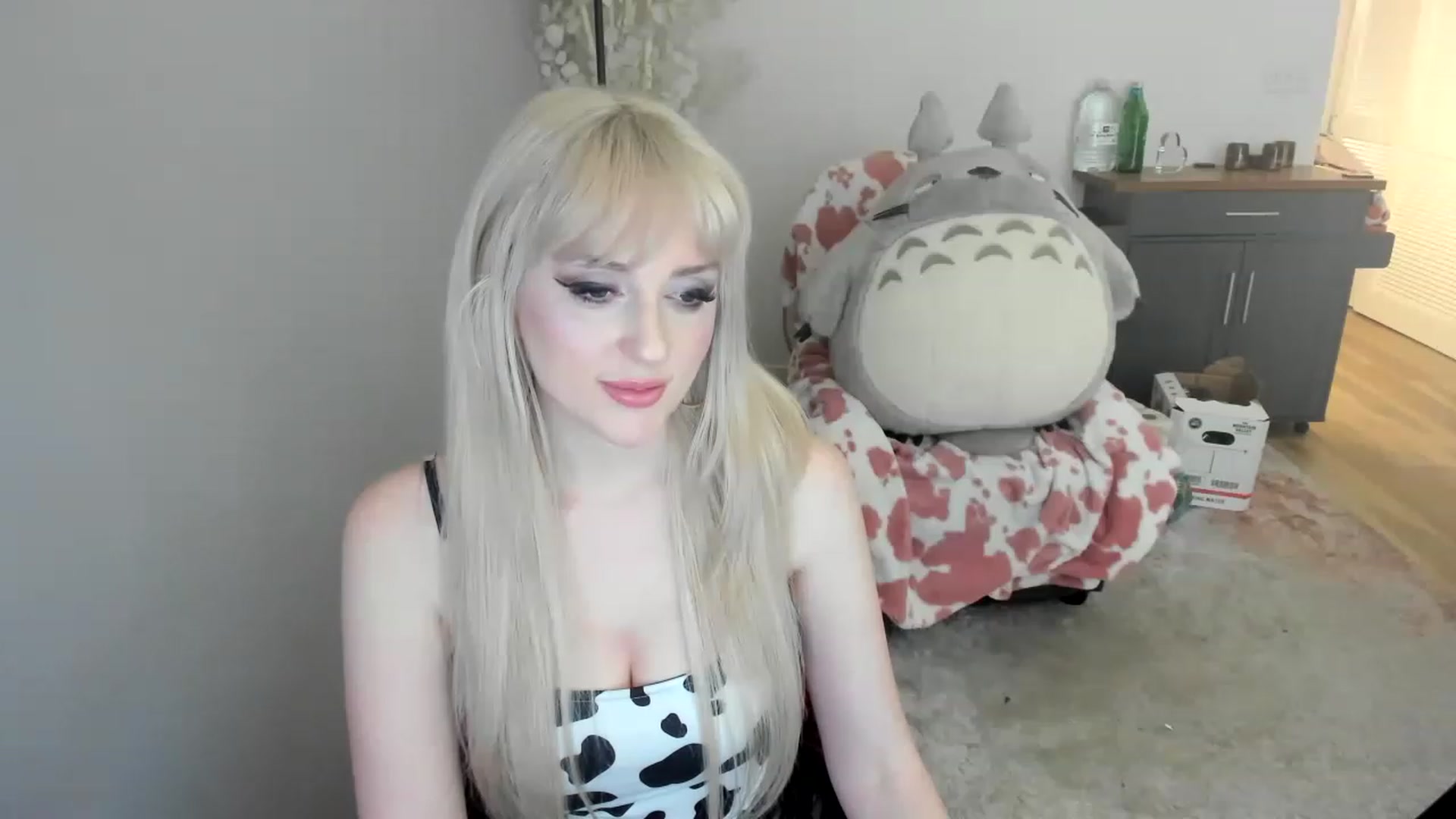 Gallery image thumbnail from Milk_Domme's myfreecams stream on, 06/01/2023, 19:03 image 19 of 20