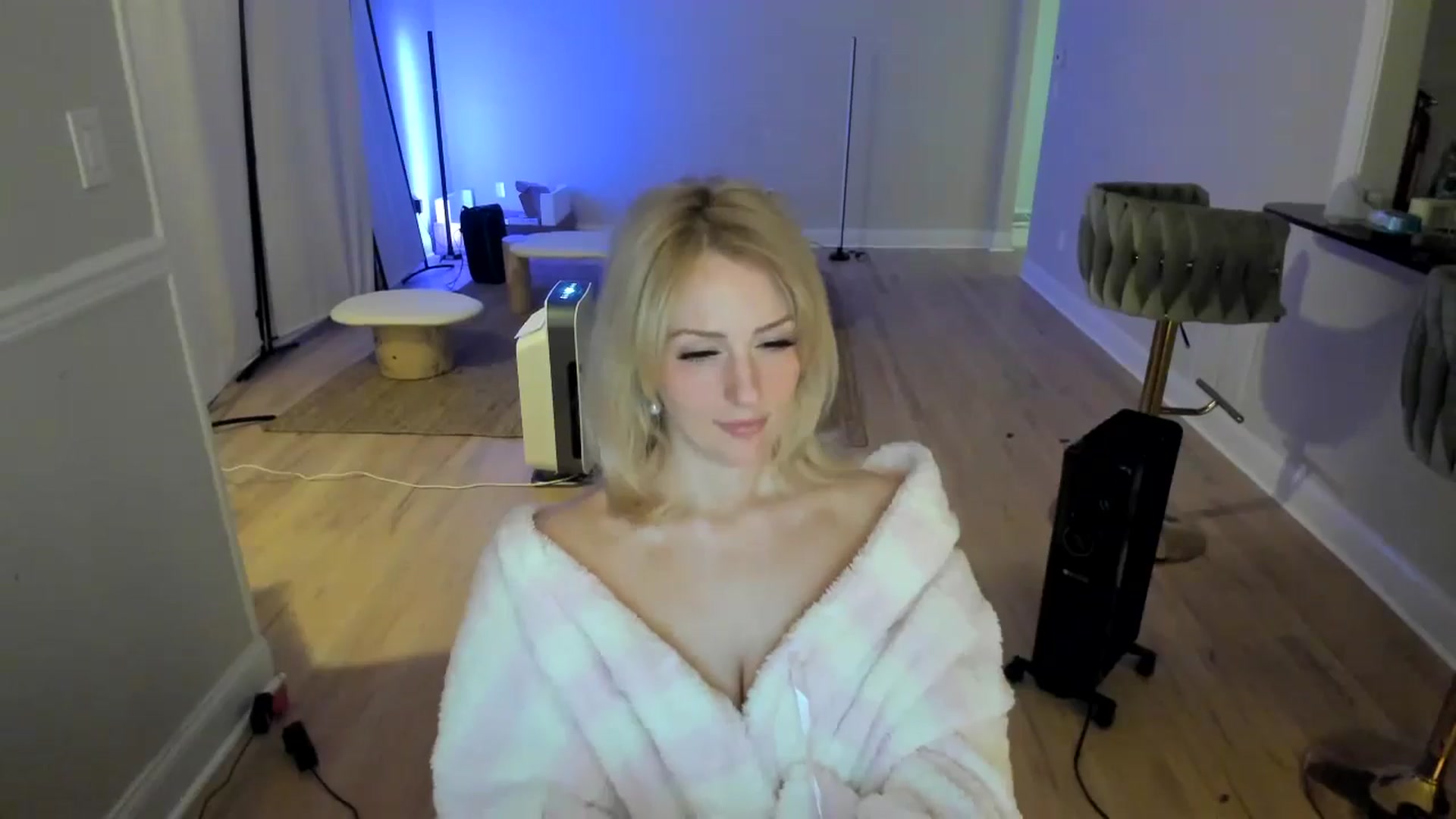 Gallery image thumbnail from Milk_Milk's myfreecams stream on, 12/09/2024, 05:38 image 4 of 20