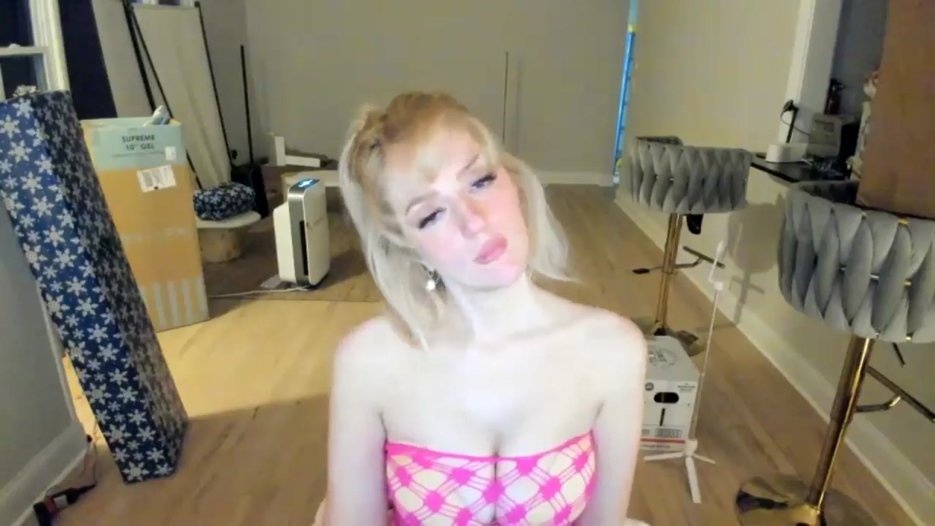 Gallery image thumbnail from Milk_Milk's myfreecams stream on, 12/19/2024, 06:18 image 11 of 20