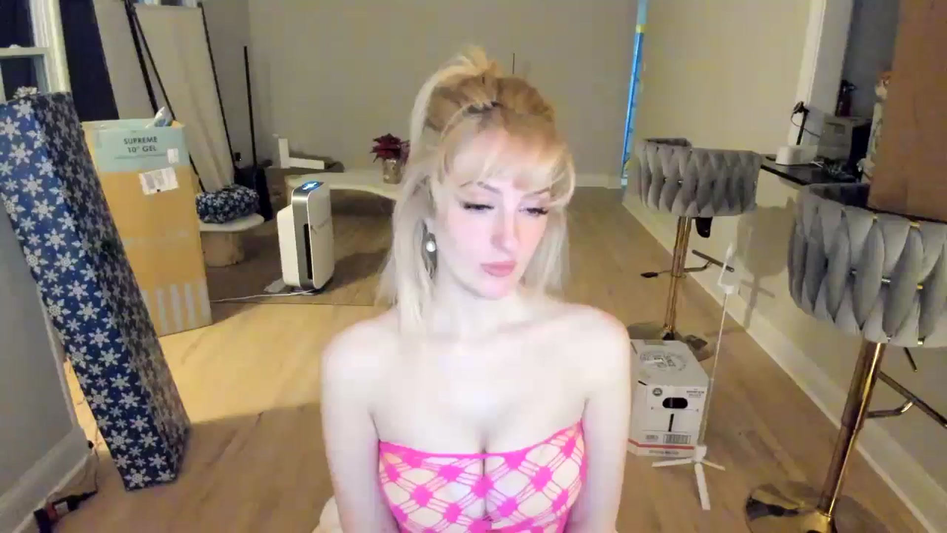 Gallery image thumbnail from Milk_Milk's myfreecams stream on, 12/19/2024, 06:18 image 16 of 20