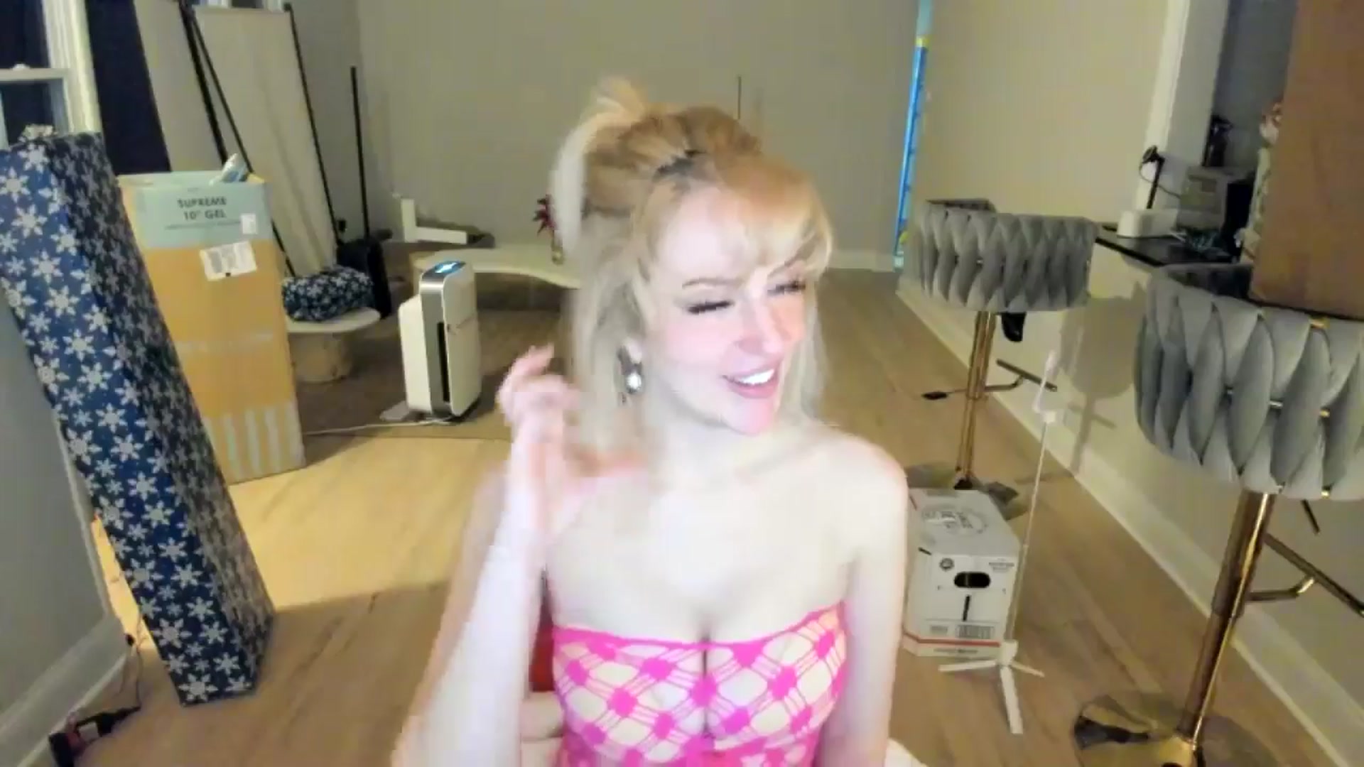 Gallery image thumbnail from Milk_Milk's myfreecams stream on, 12/19/2024, 06:18 image 7 of 20