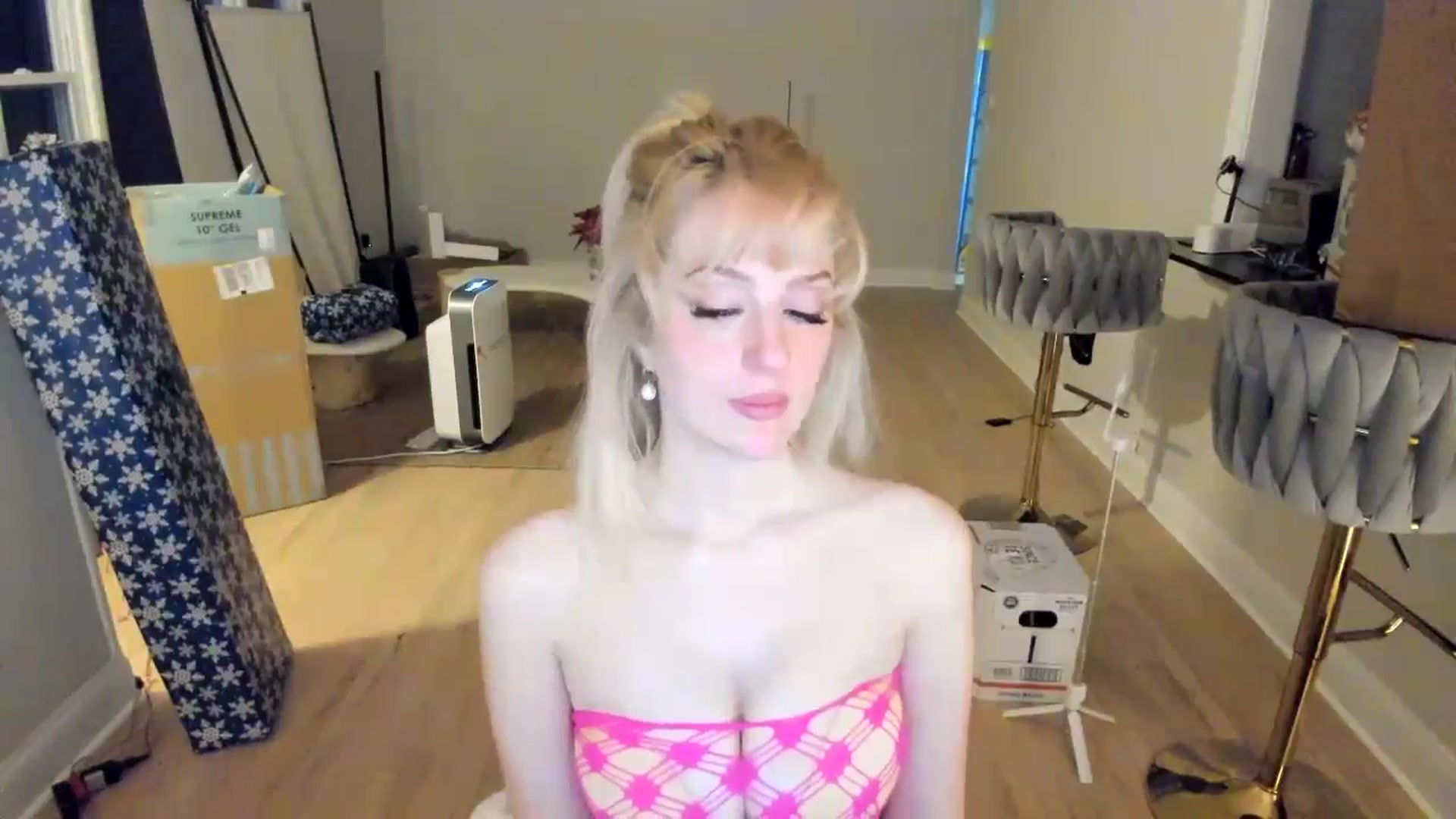 Gallery image thumbnail from Milk_Milk's myfreecams stream on, 12/19/2024, 06:18 image 20 of 20