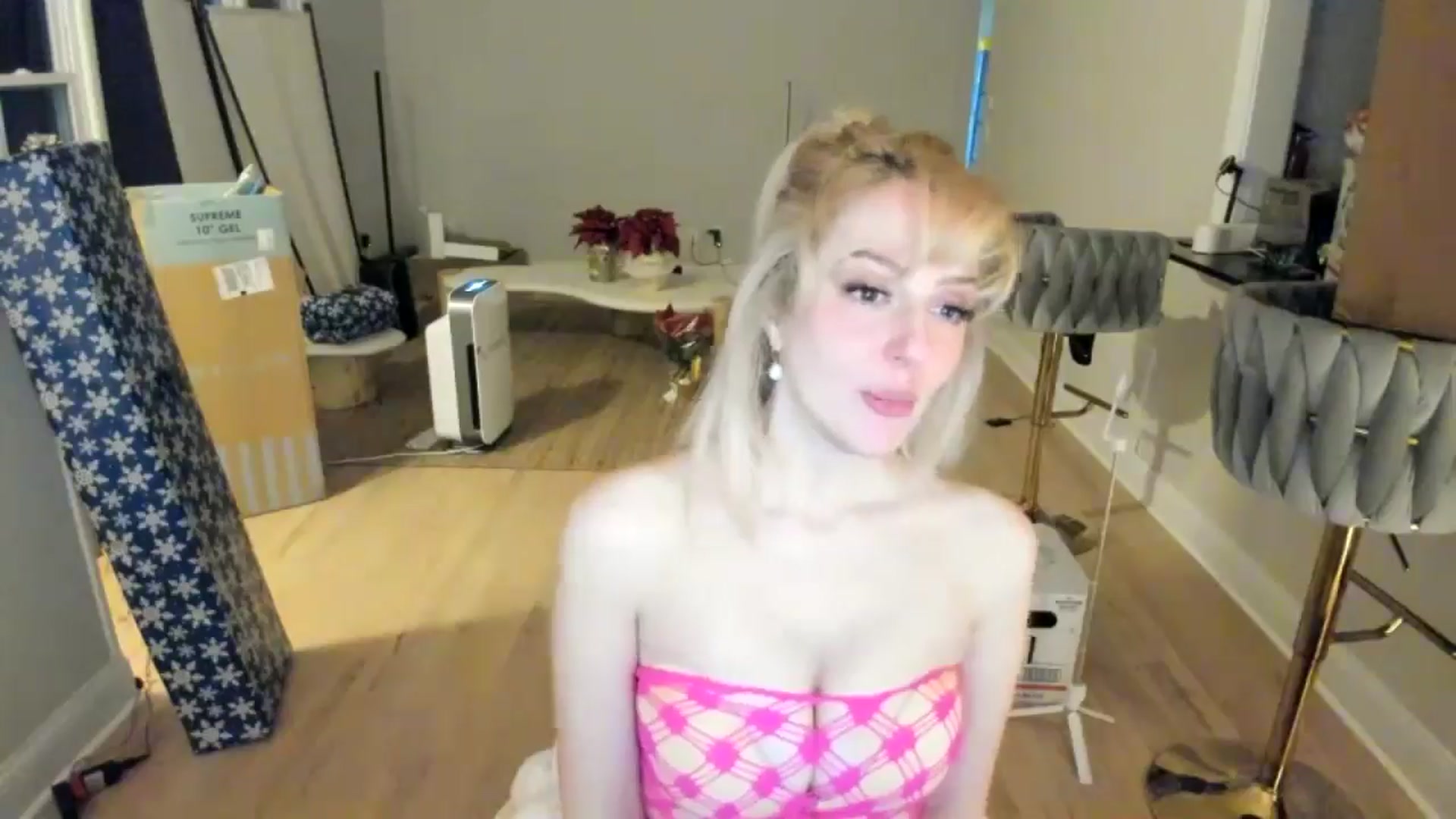 Gallery image thumbnail from Milk_Milk's myfreecams stream on, 12/19/2024, 06:18 image 6 of 20